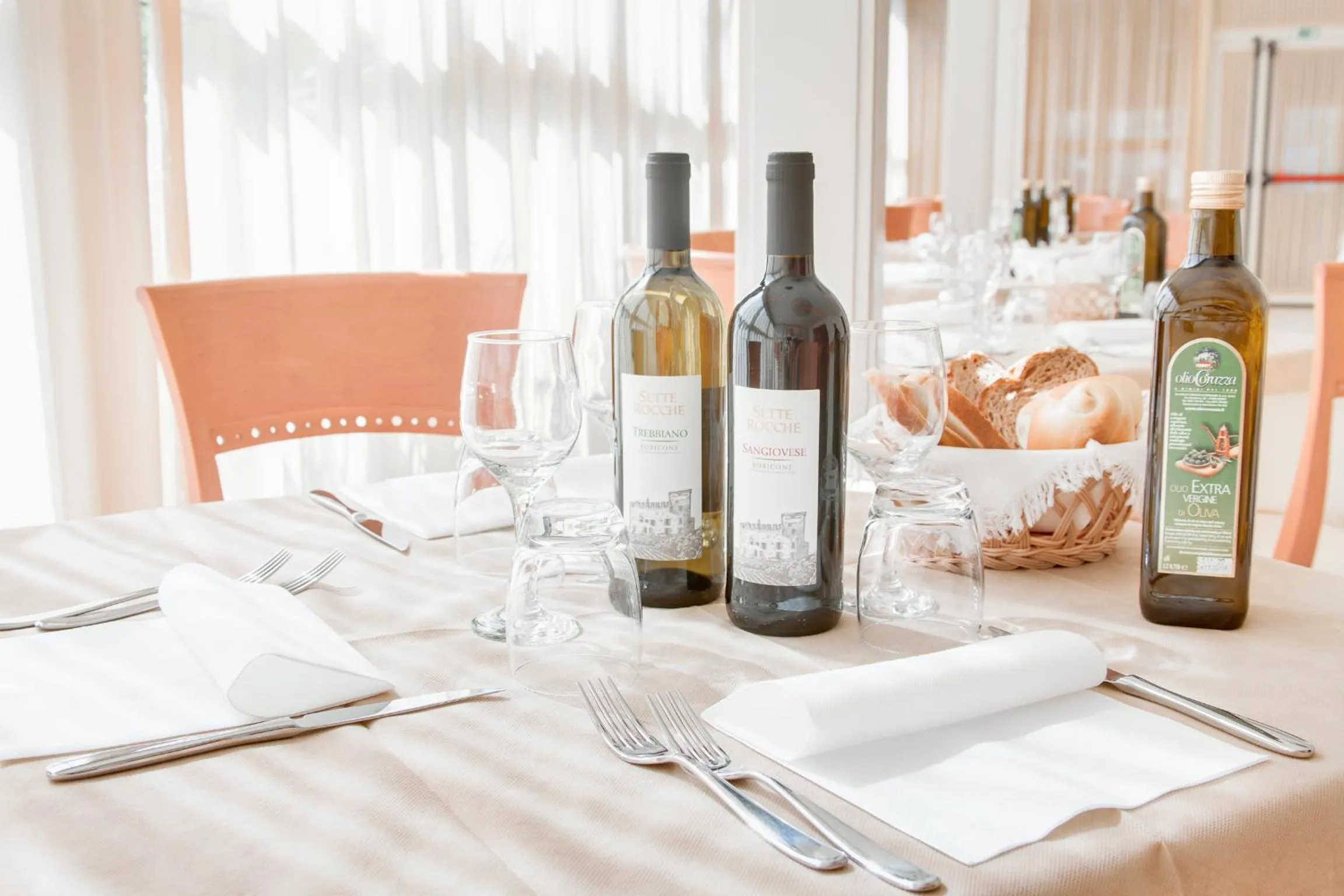 Restaurant/places to eat in Hotel De La Ville