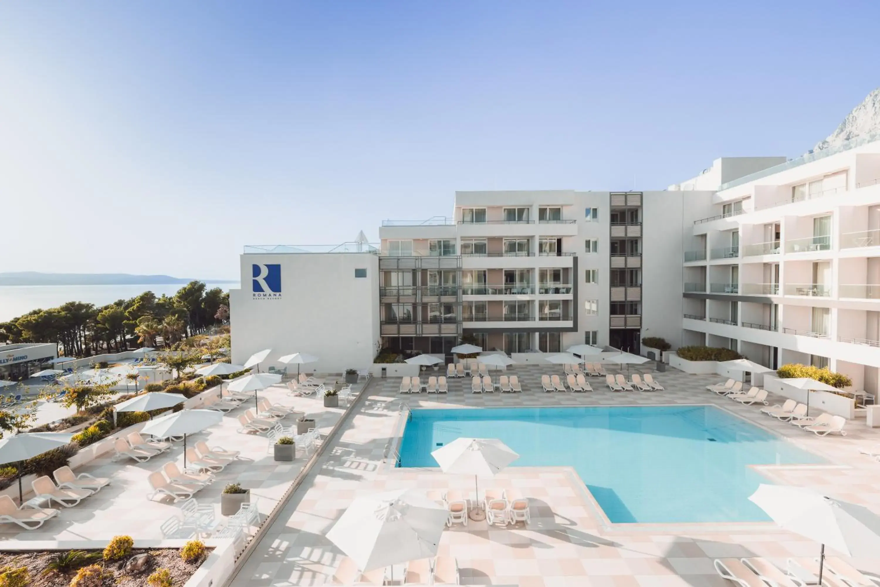 Property building in Romana Beach Resort Property building in Romana Beach Resort