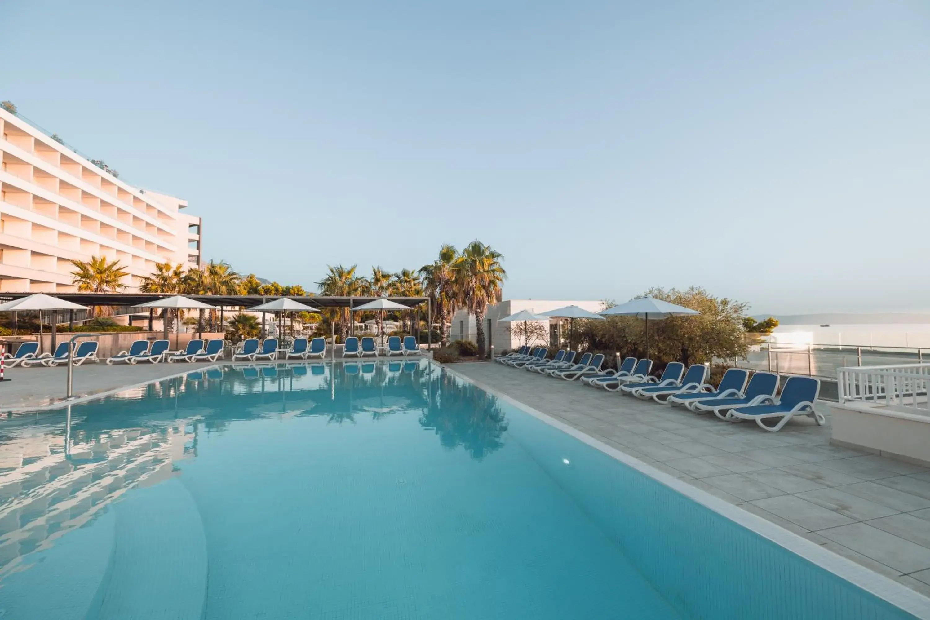 Pool view in Romana Beach Resort Pool view in Romana Beach Resort