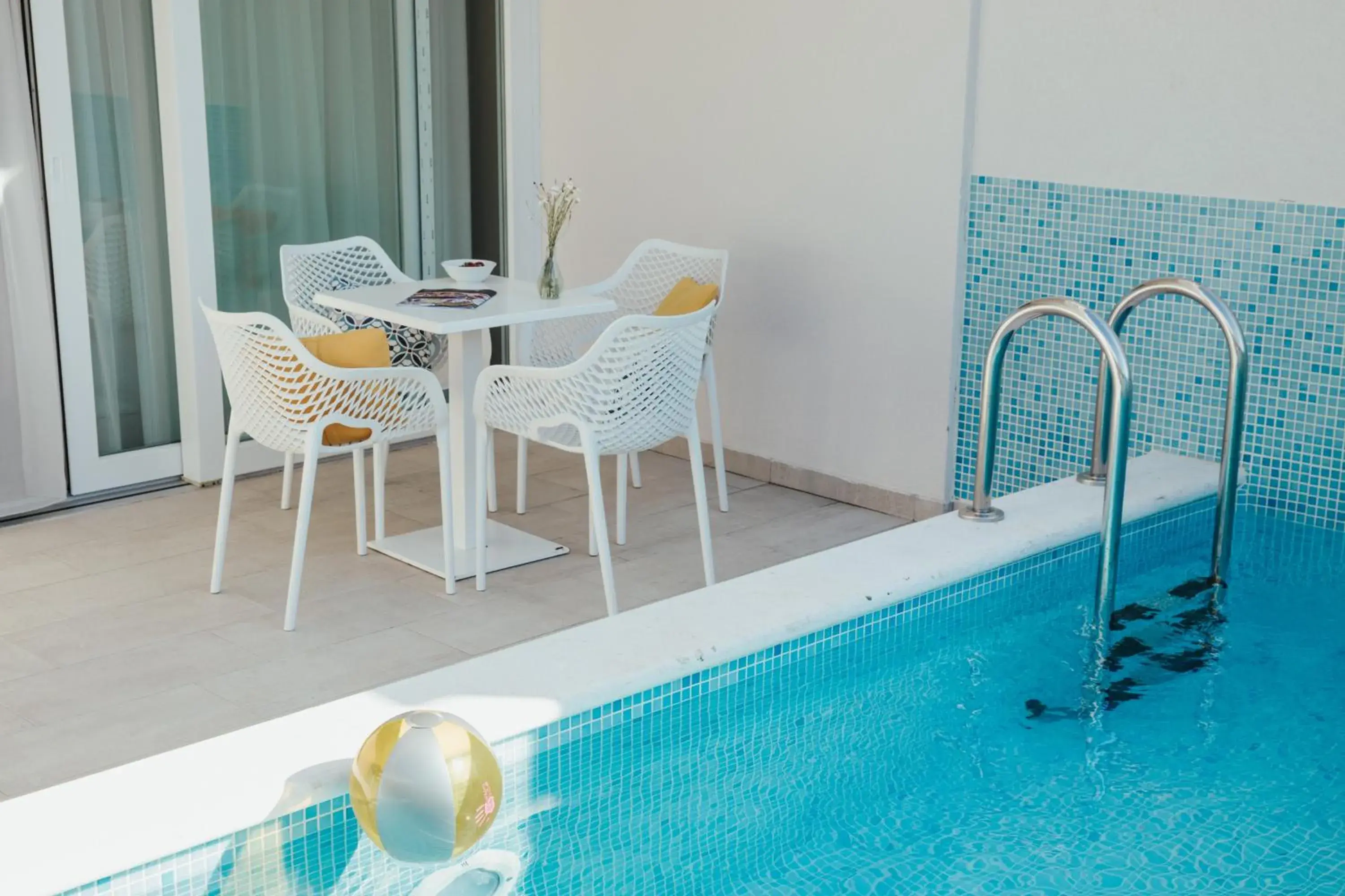 Swimming pool in Romana Beach Resort Swimming pool in Romana Beach Resort