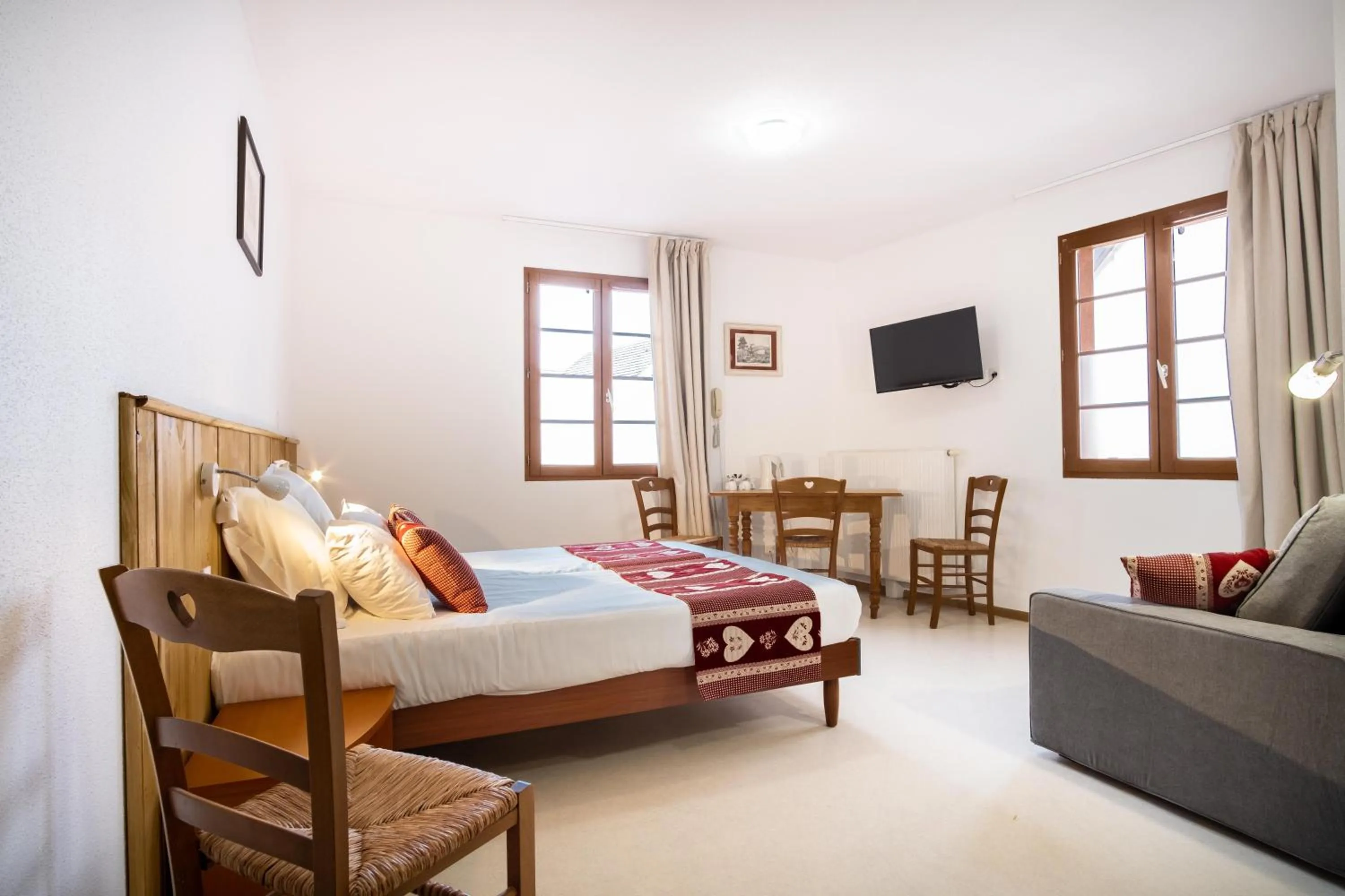 Bedroom, Bed in Hotel Relais d'ISSENHEIM Table d'hôtes