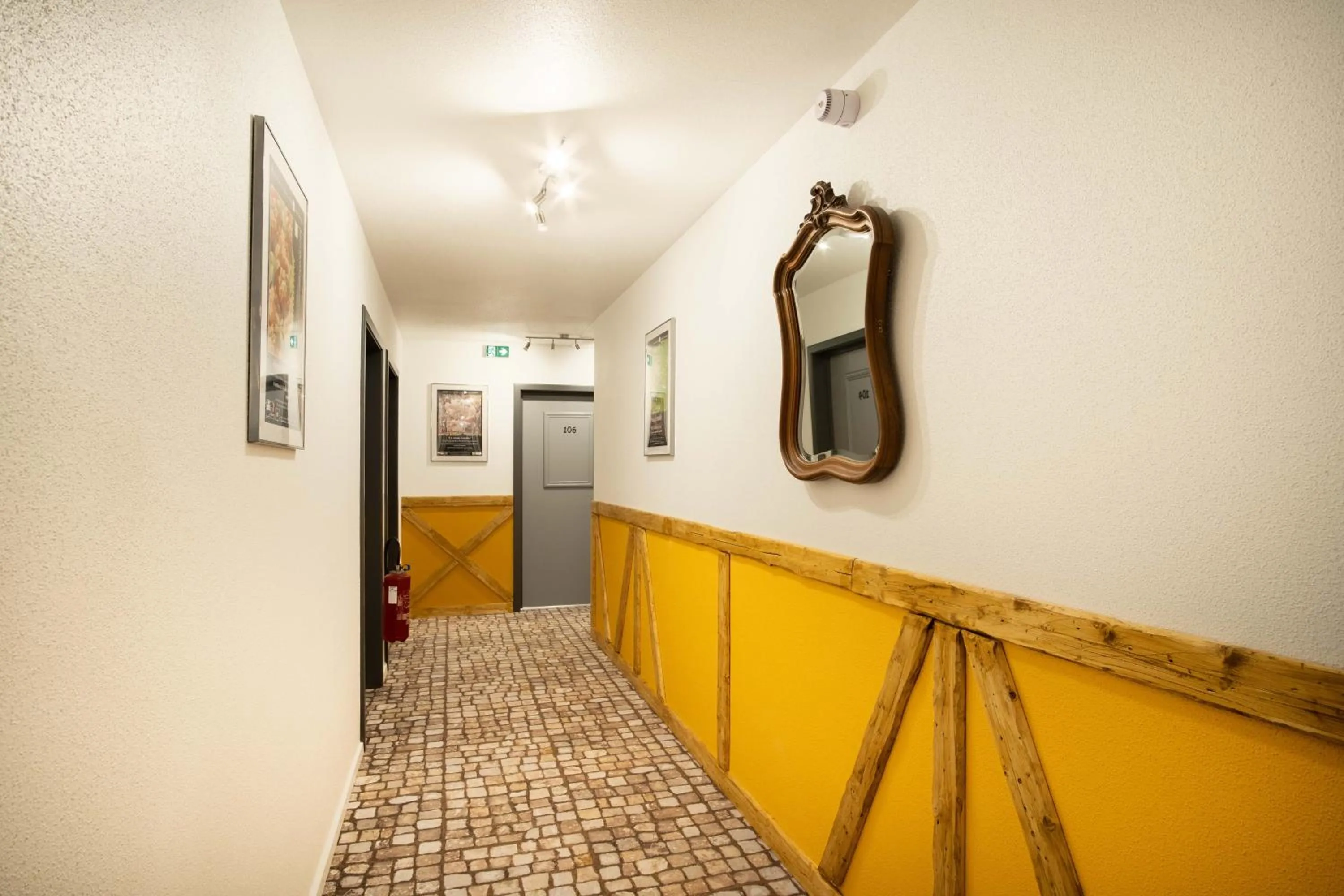 Decorative detail in Hotel Relais d'ISSENHEIM Table d'hôtes