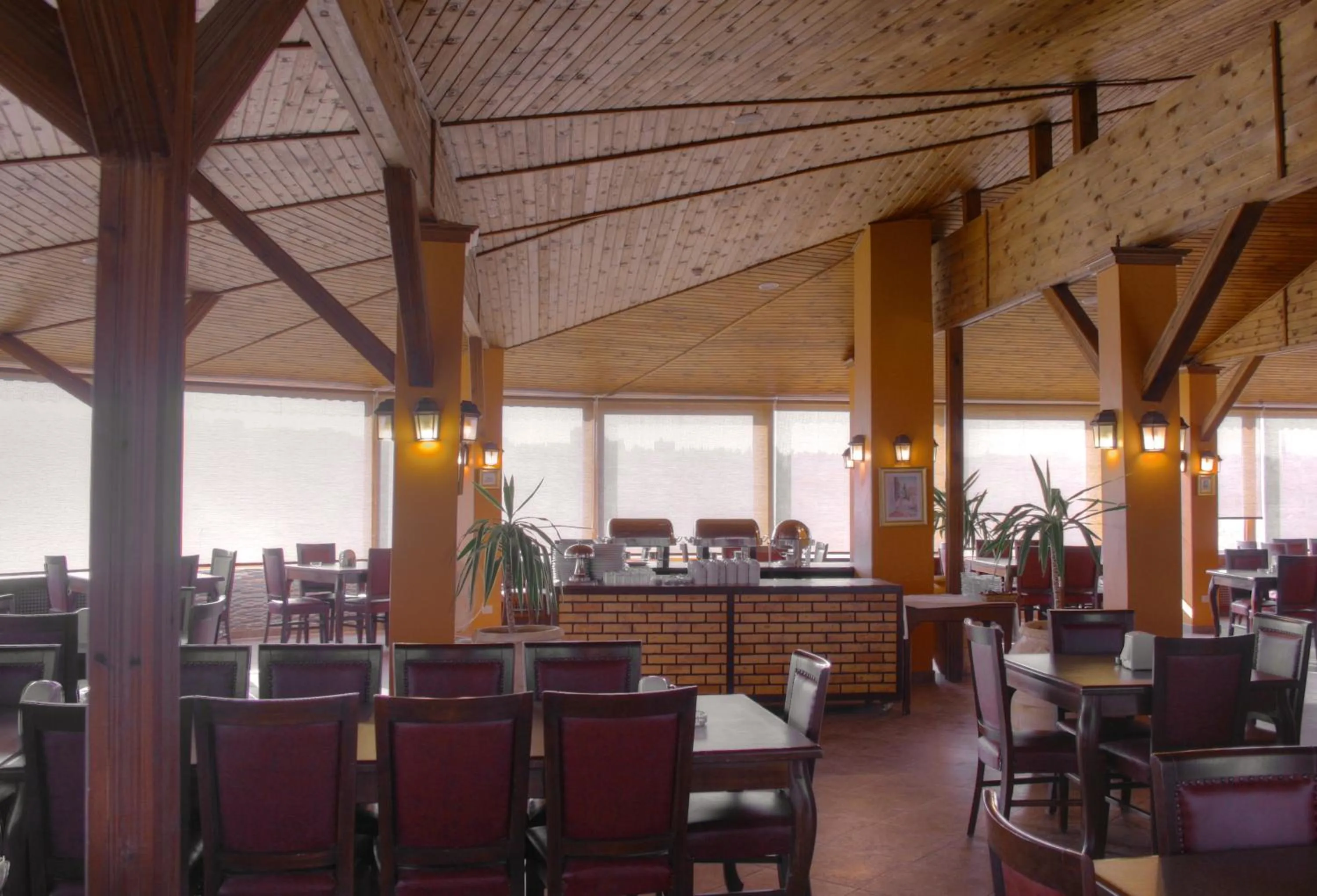 Restaurant/places to eat in Mariam Hotel