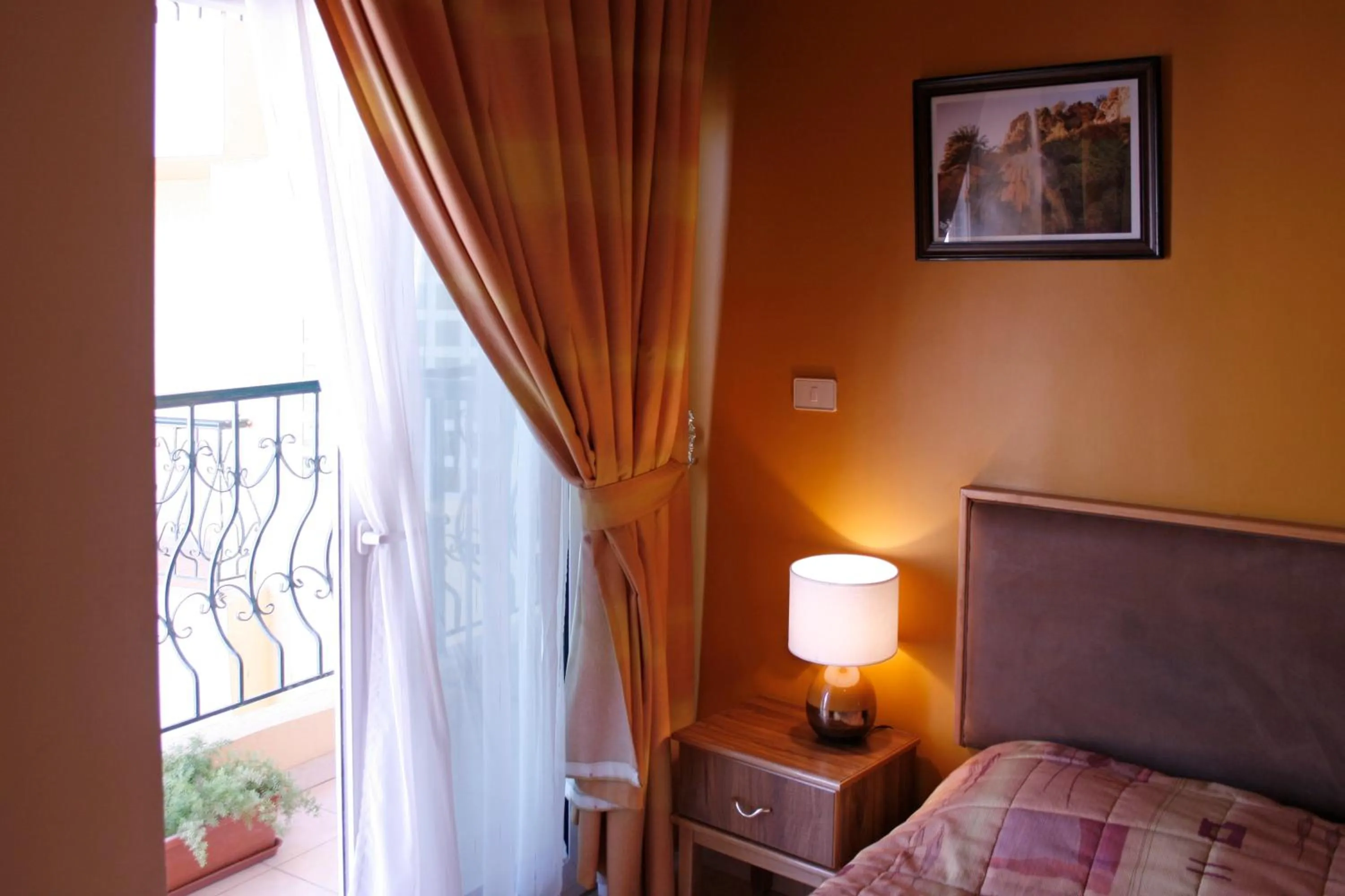 Bedroom, Bed in Mariam Hotel