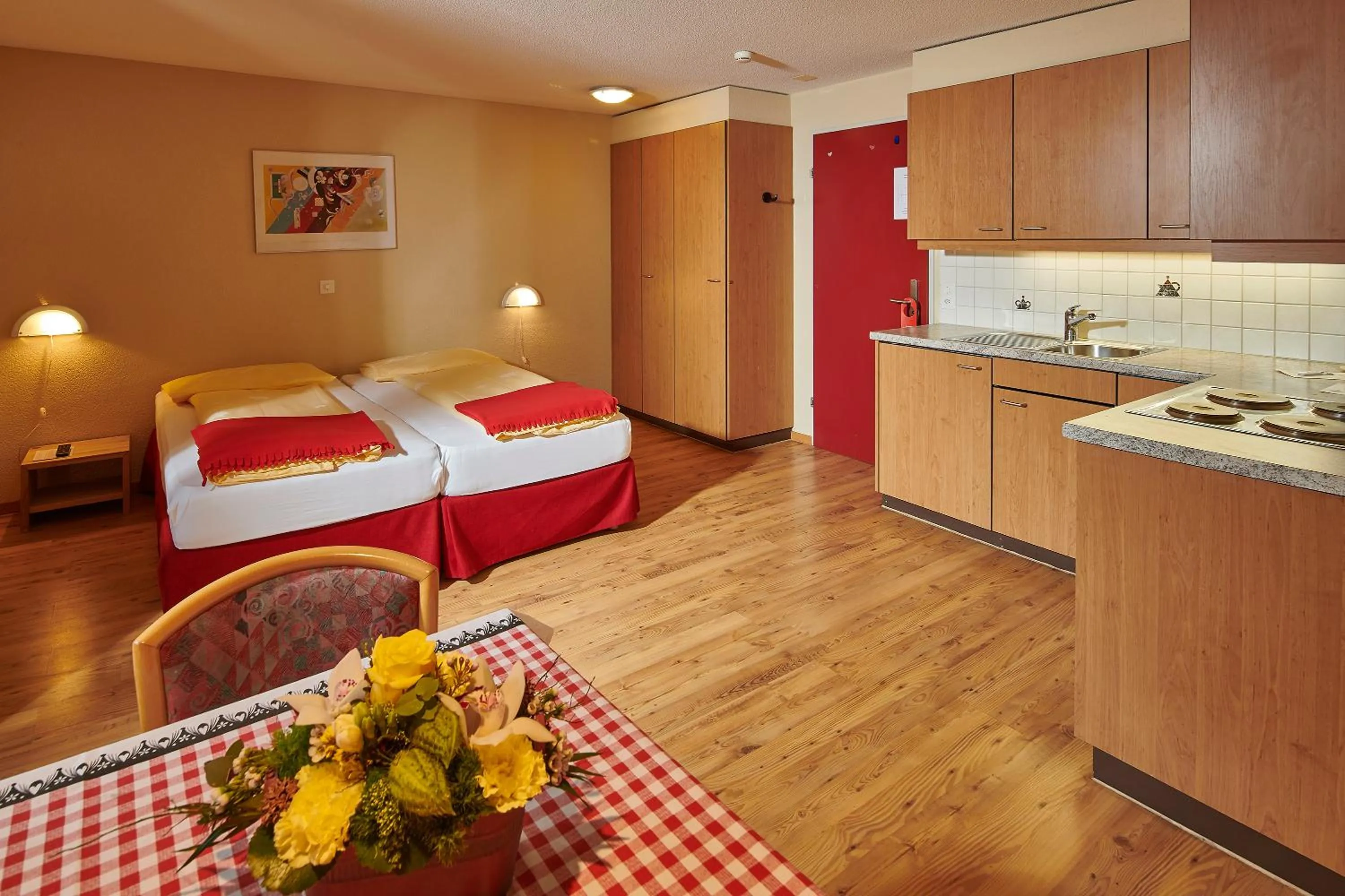 Photo of the whole room, Bed in Hotel Central Wolter - Grindelwald