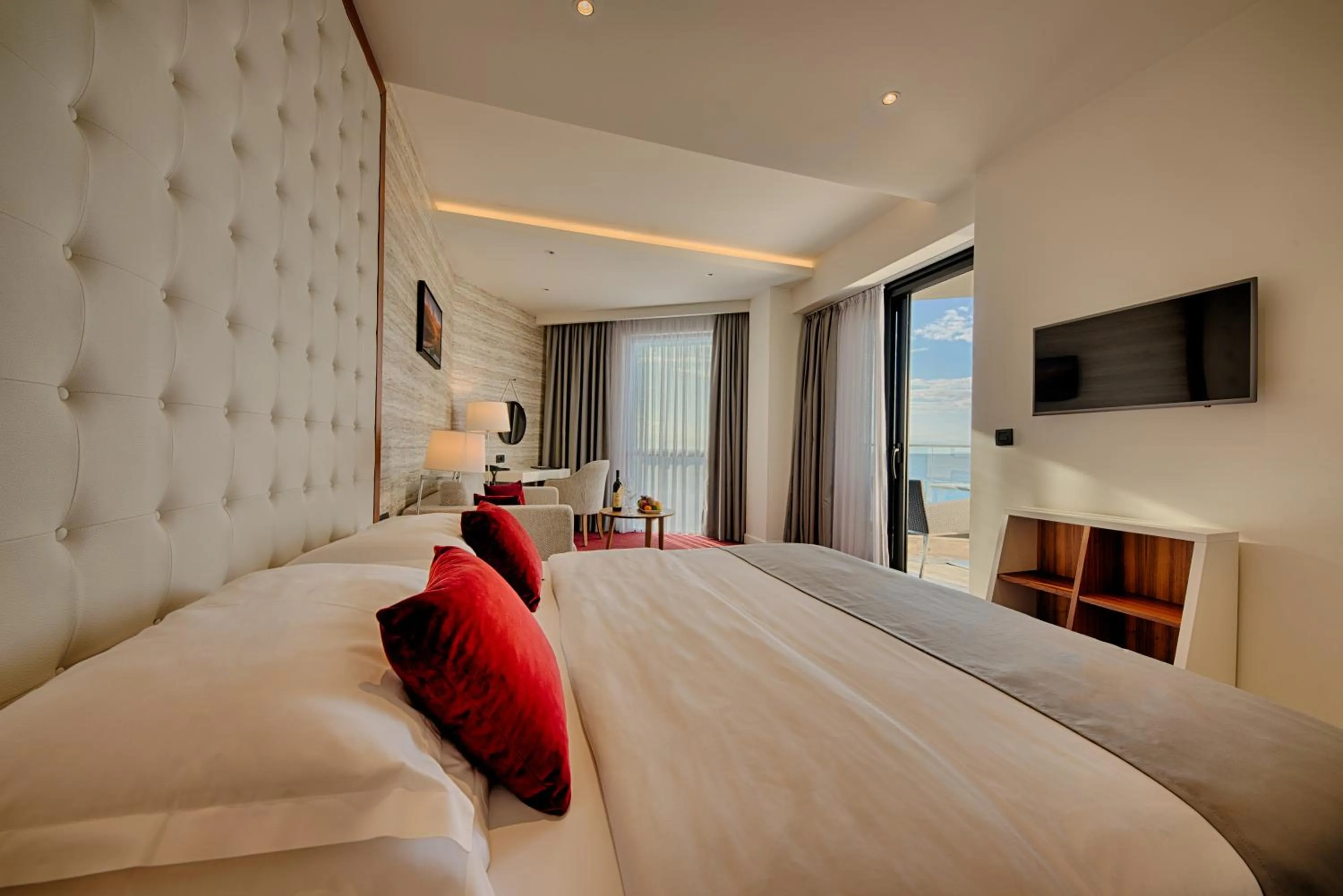 Communal lounge/ TV room, Bed in Kalamper Hotel & Spa