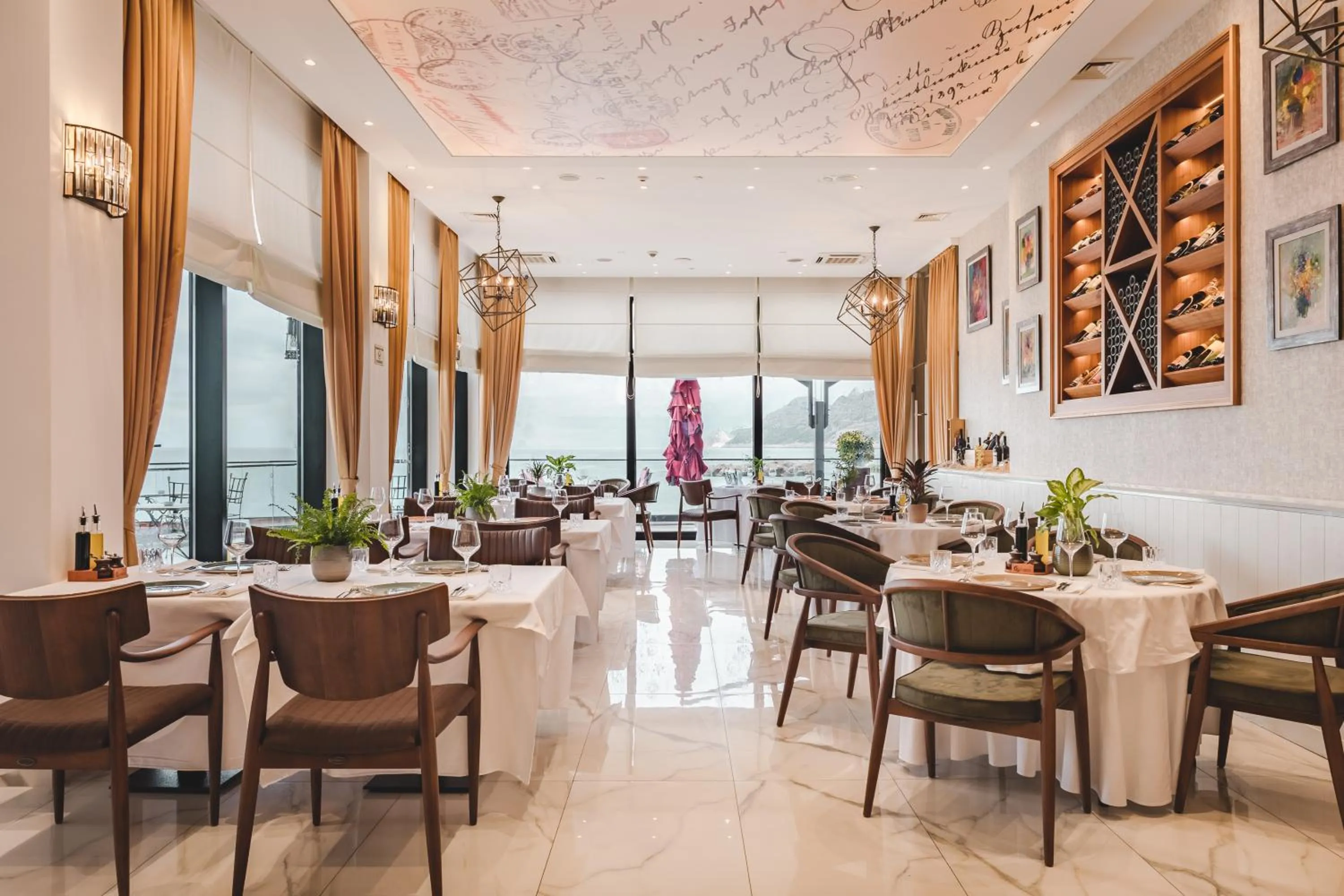 Restaurant/places to eat in Kalamper Hotel & Spa