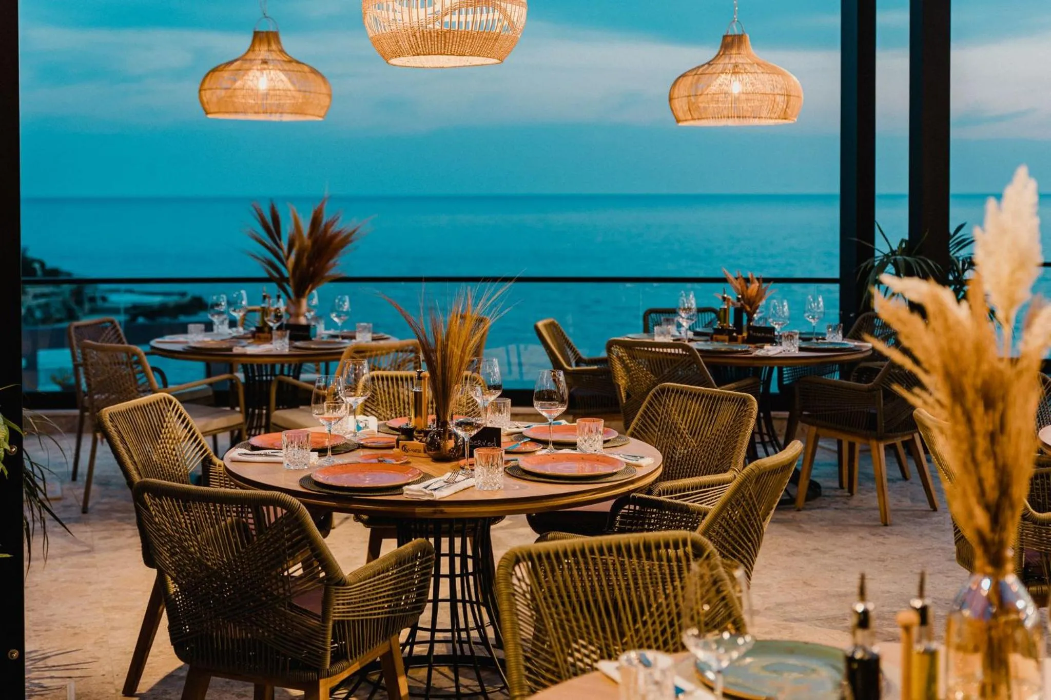 Restaurant/places to eat in Kalamper Hotel & Spa