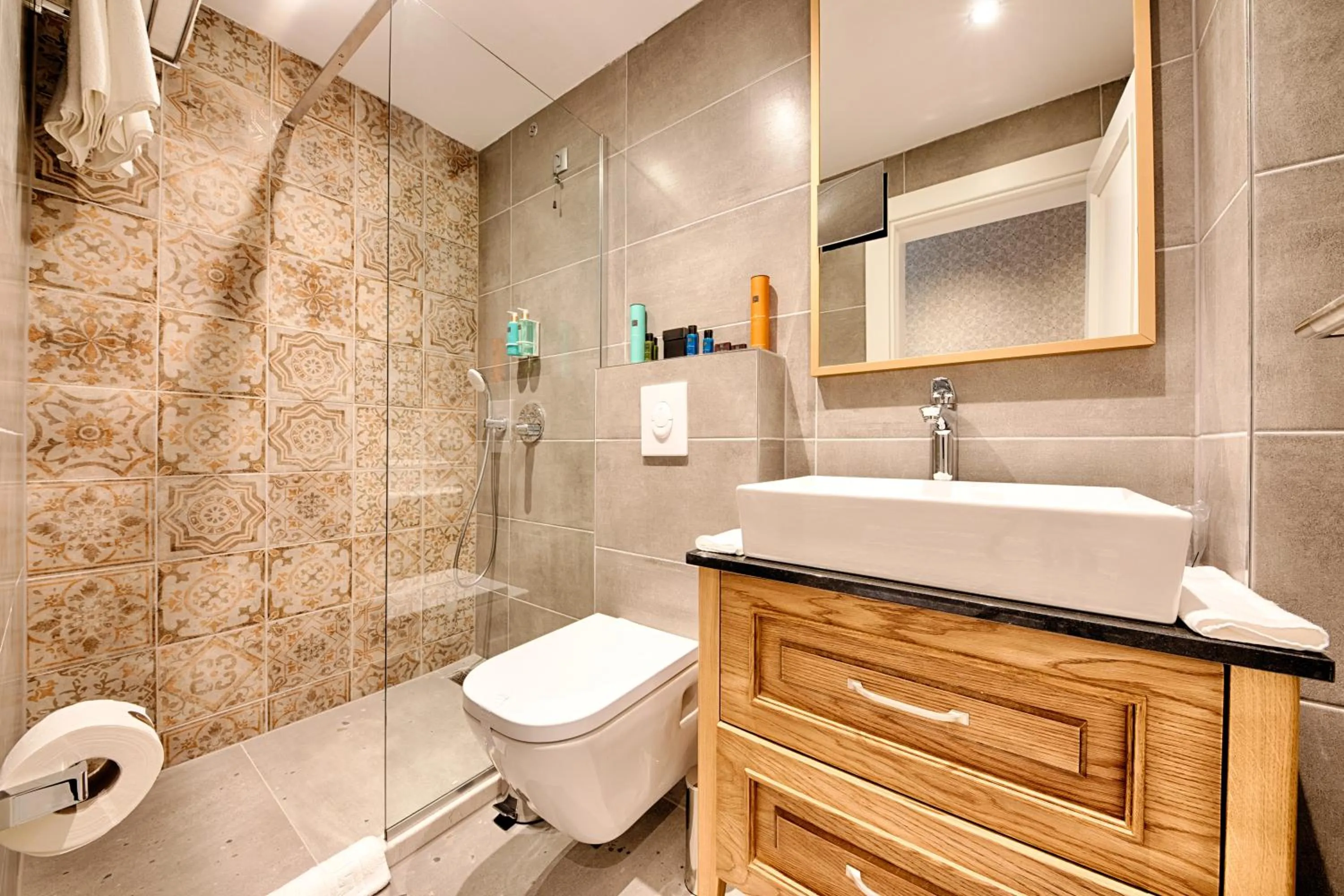 Shower in Kalamper Hotel & Spa