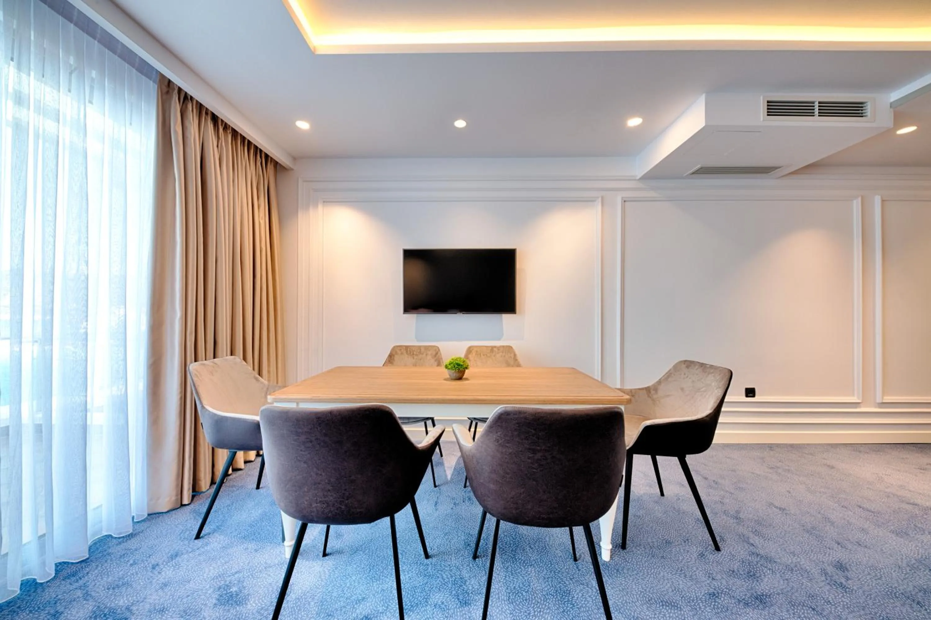 TV and multimedia in Kalamper Hotel & Spa