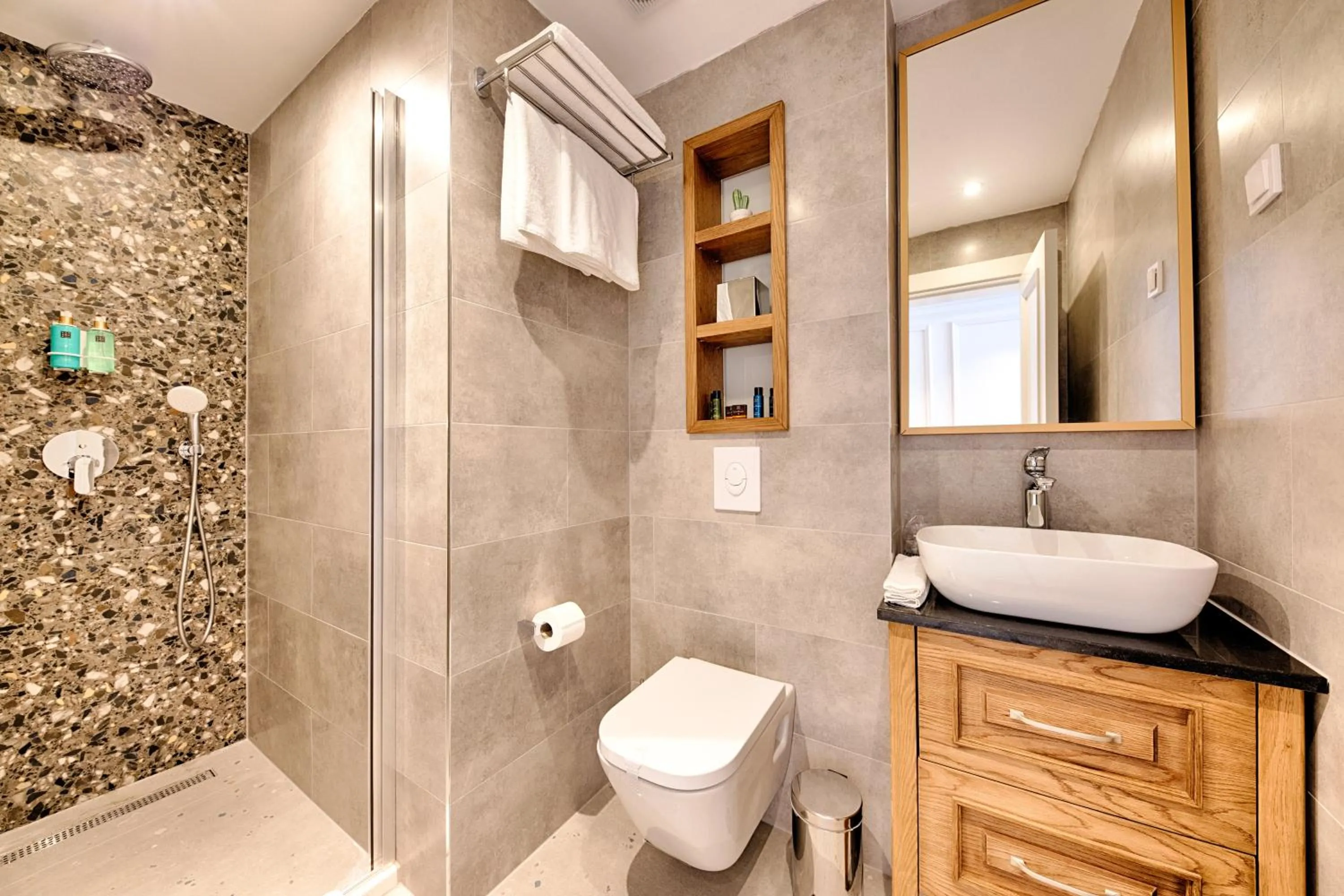 Shower in Kalamper Hotel & Spa