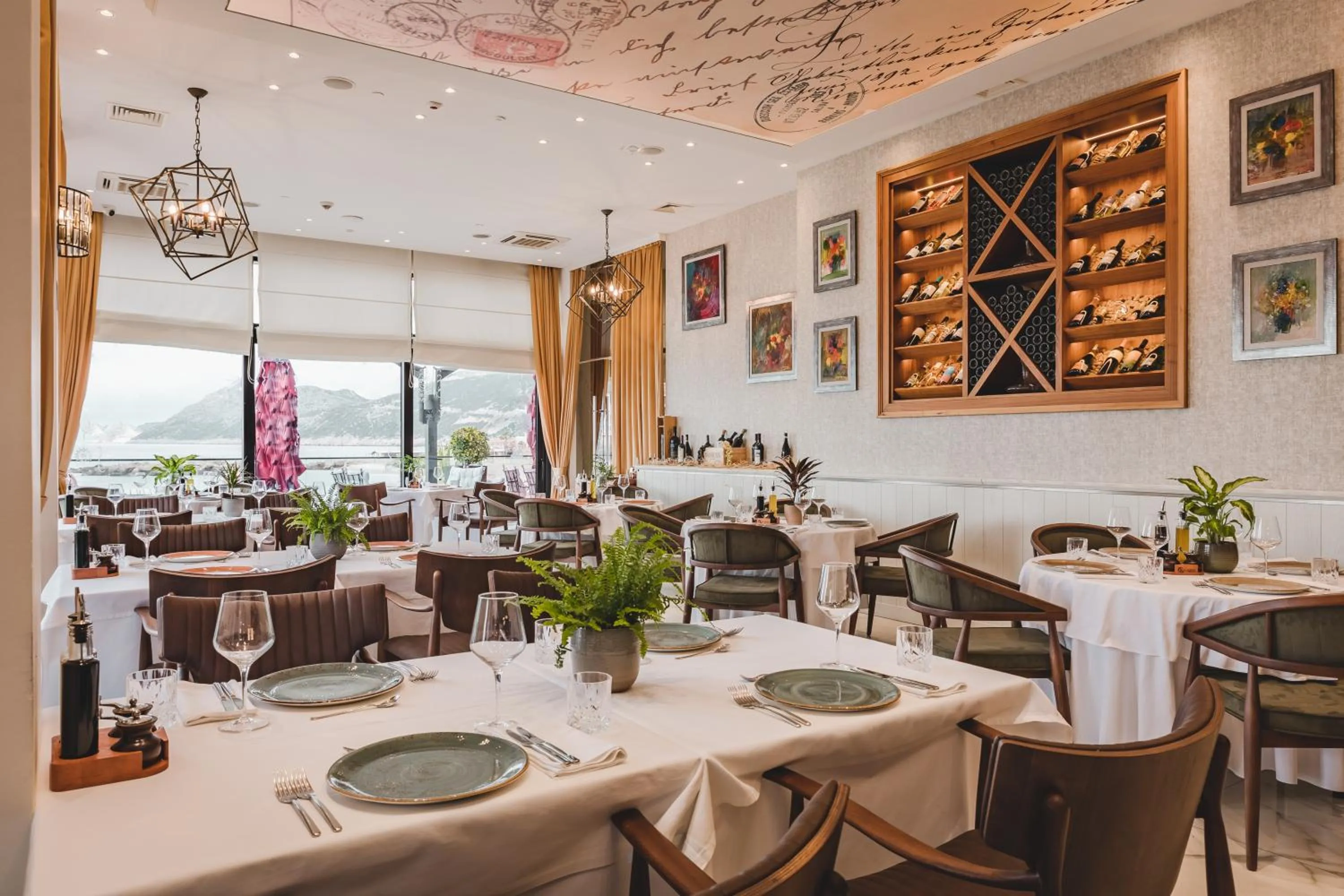 Restaurant/places to eat in Kalamper Hotel & Spa