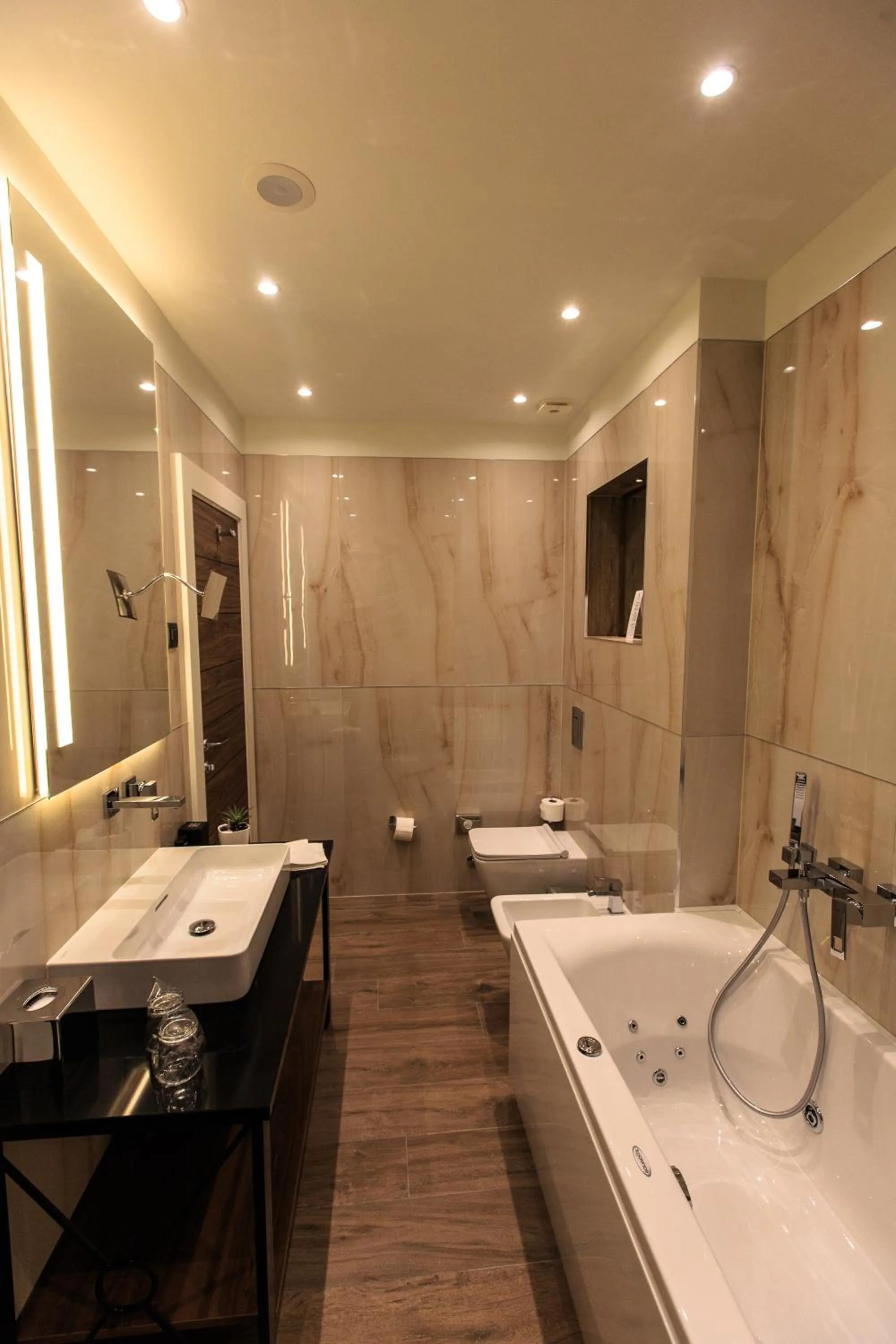 Shower in Kalamper Hotel & Spa