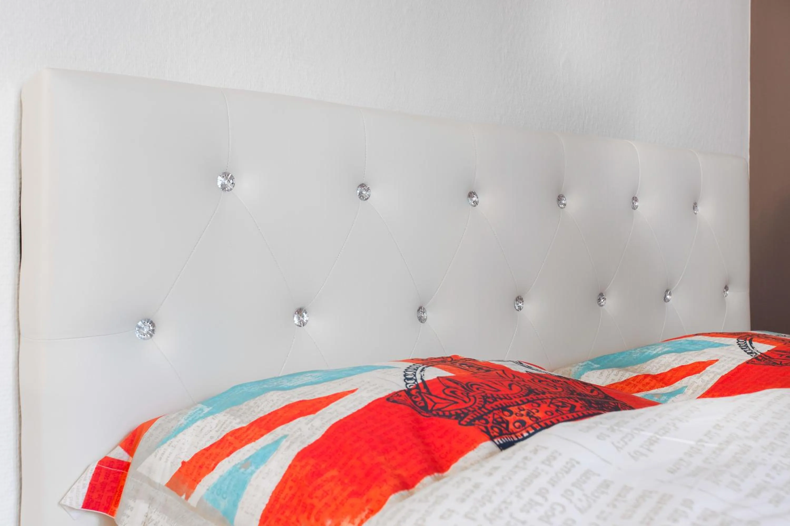 Communal lounge/ TV room, Bed in Nouvel Oasis Toulouse Saint Cyprien