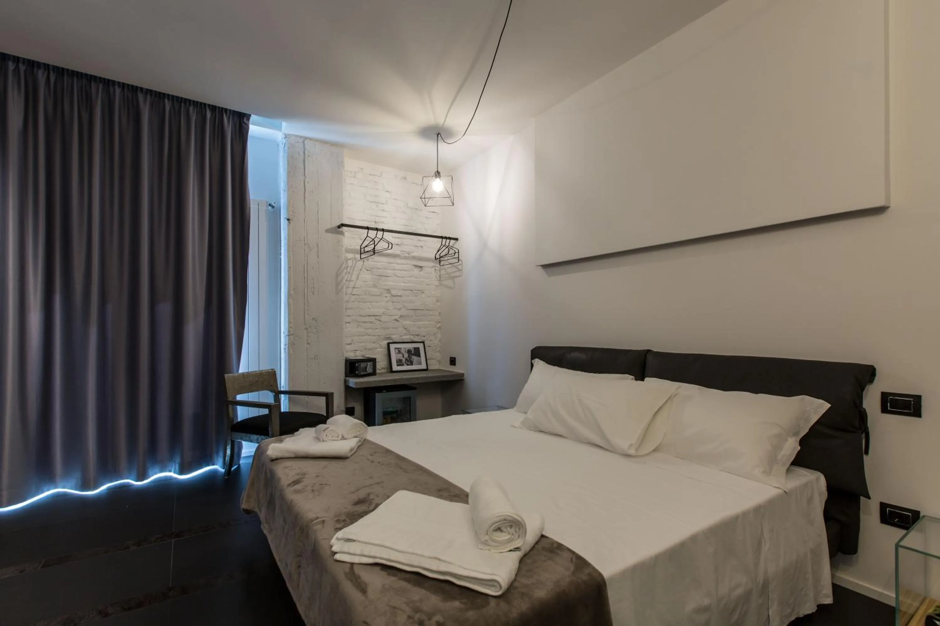 Bed in The Boutique Napoli Suite