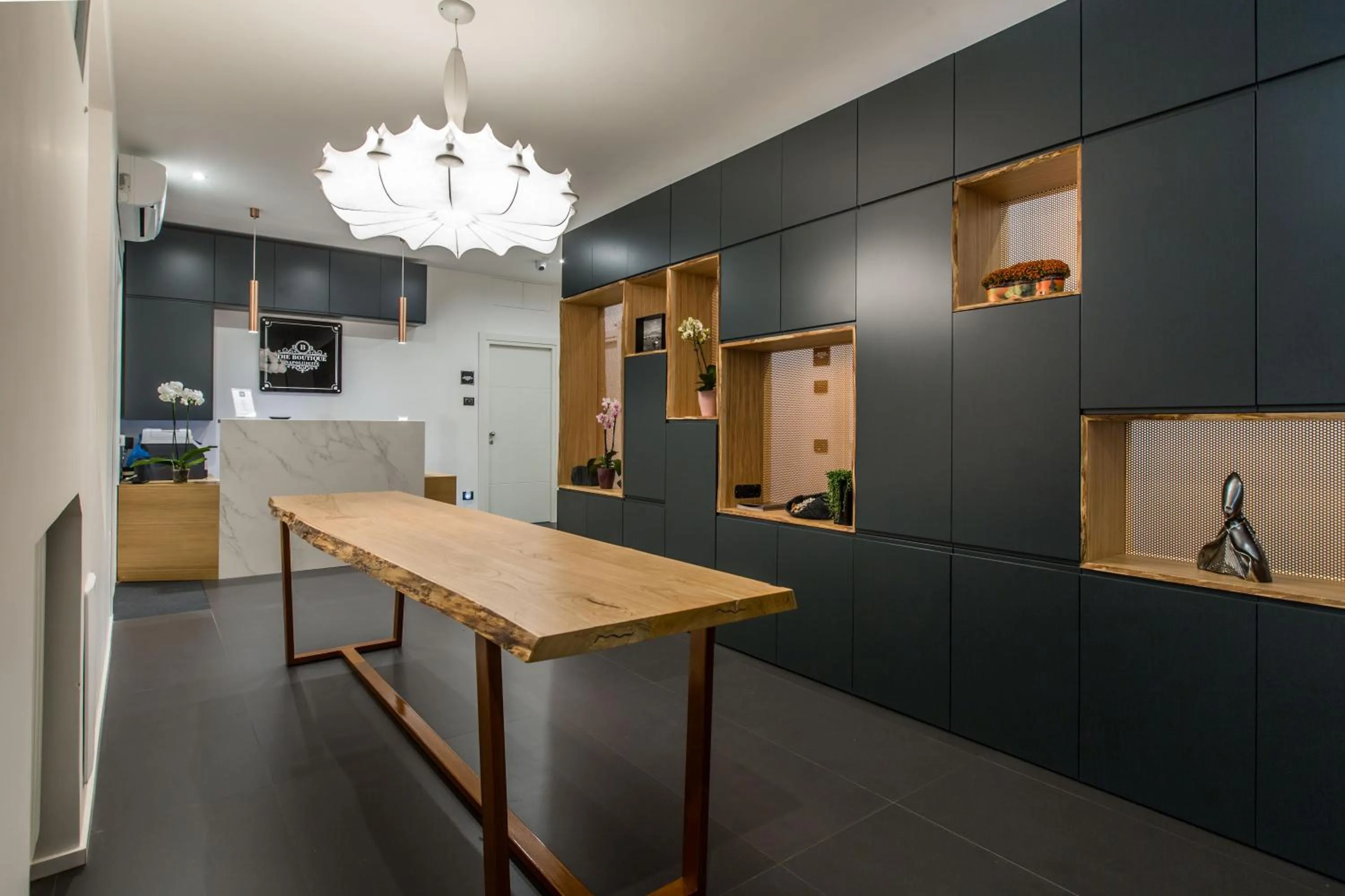 Lobby or reception in The Boutique Napoli Suite