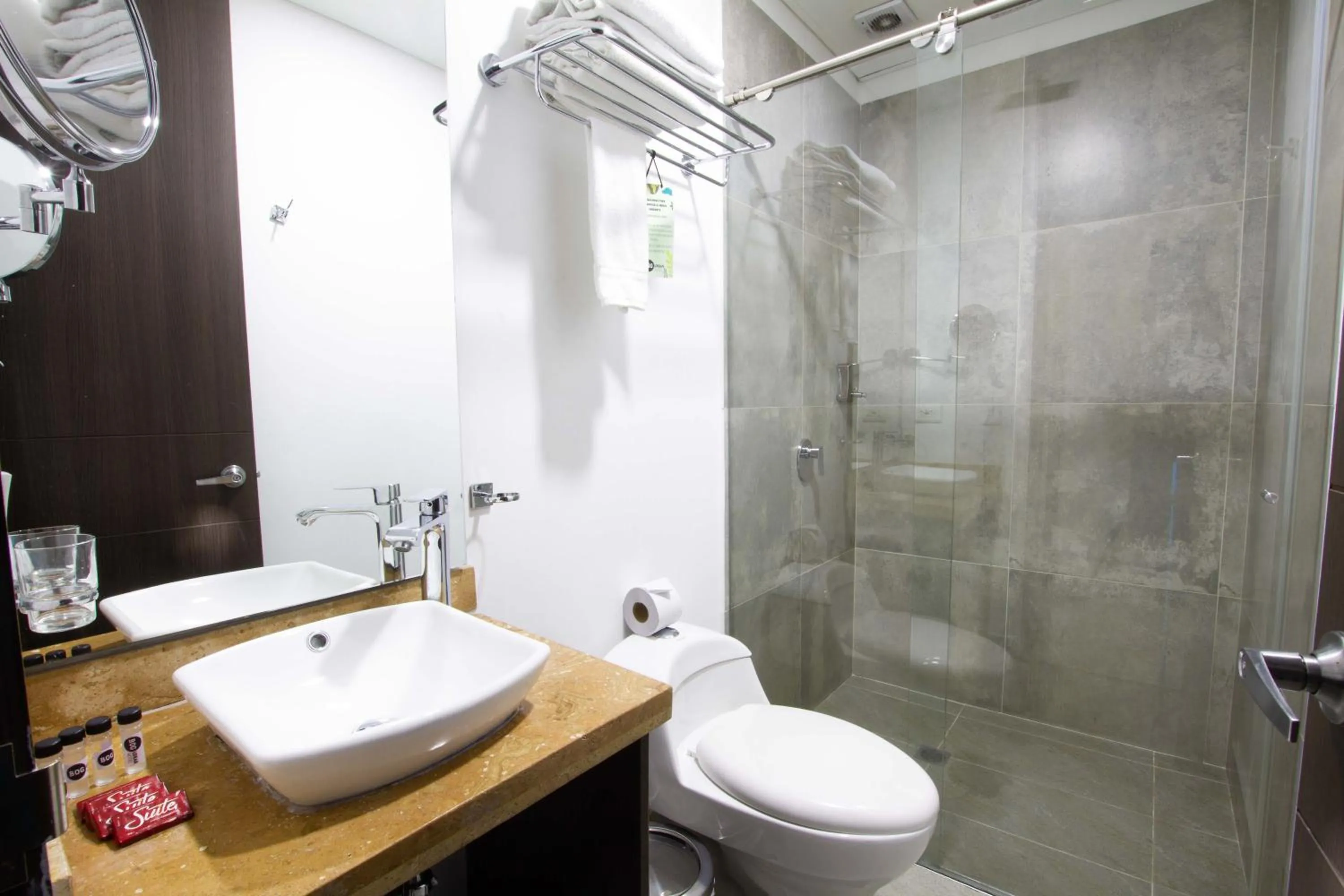 Shower in BOG URBAN HOTEl