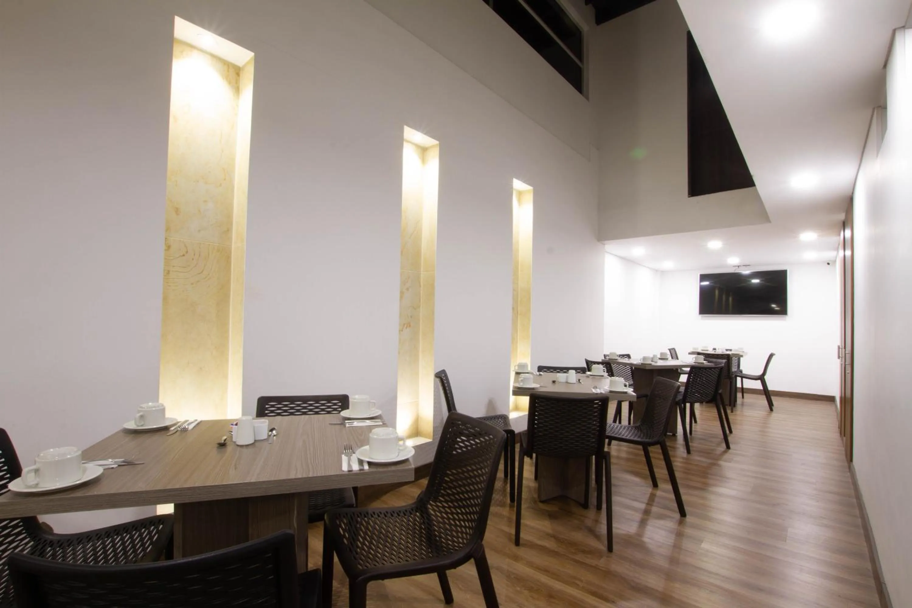 Restaurant/places to eat in BOG URBAN HOTEl