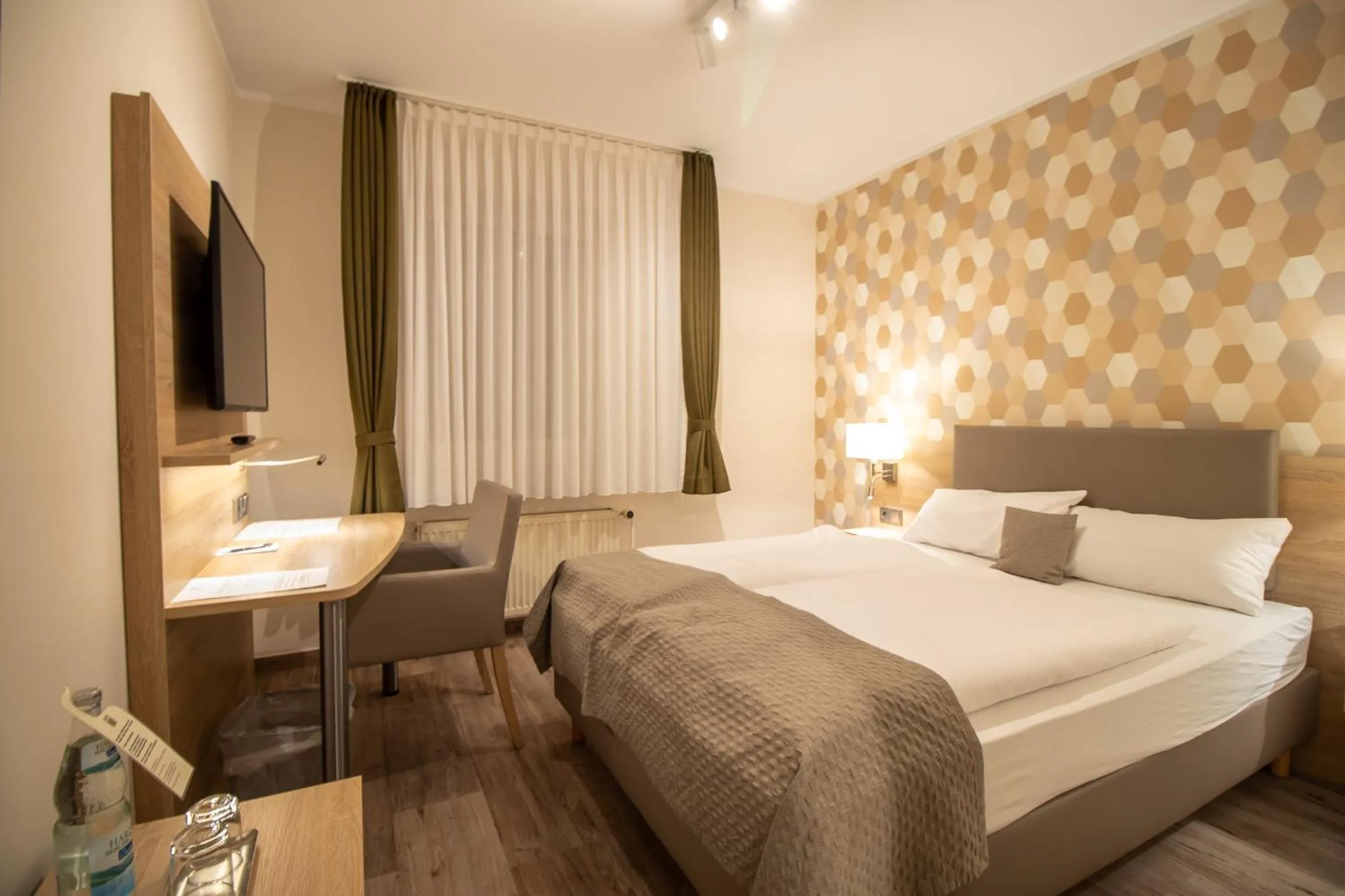 Photo of the whole room, Bed in Hotel Fallersleber Spieker