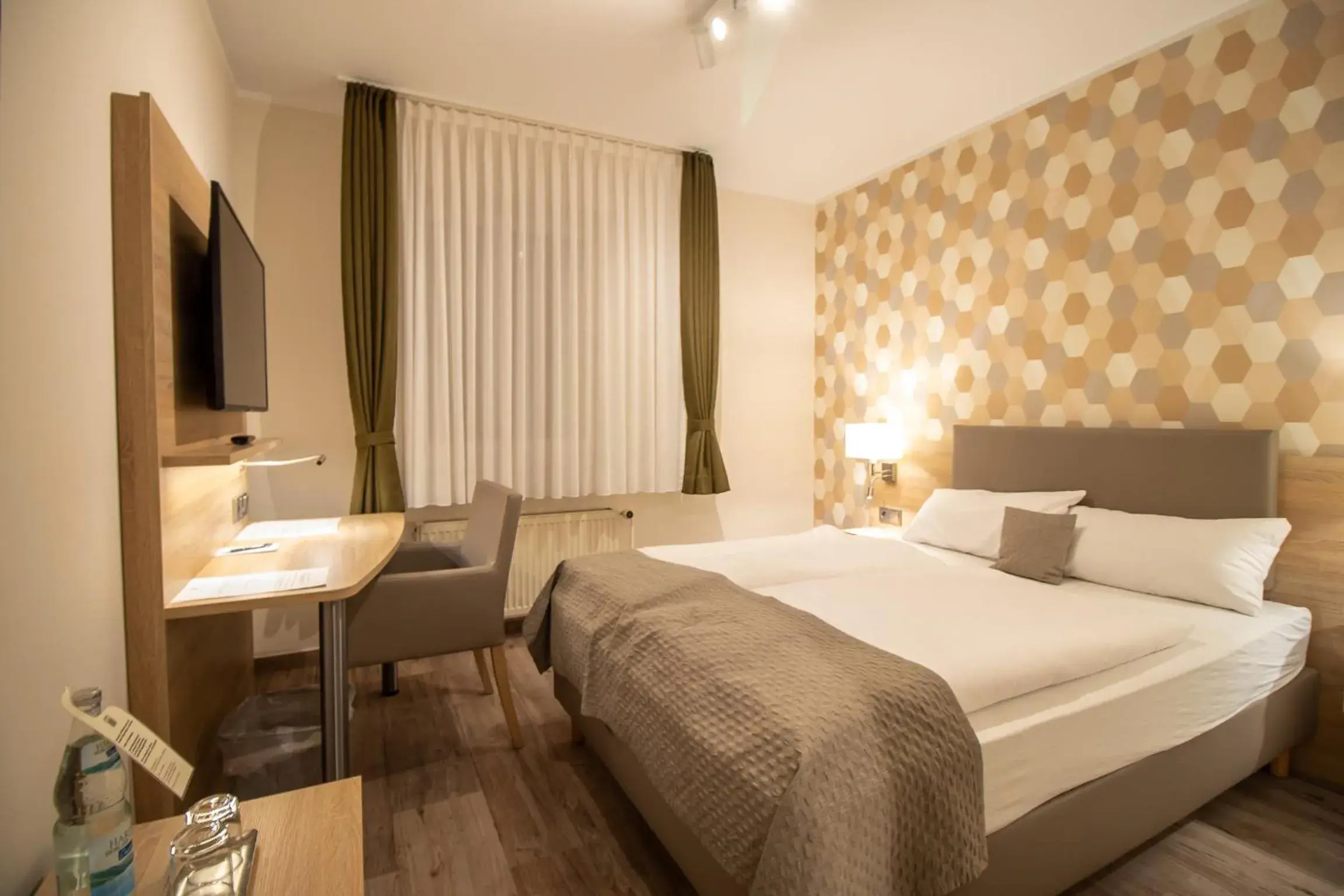 Photo of the whole room, Bed in Hotel Fallersleber Spieker Photo of the whole room, Bed in Hotel Fallersleber Spieker