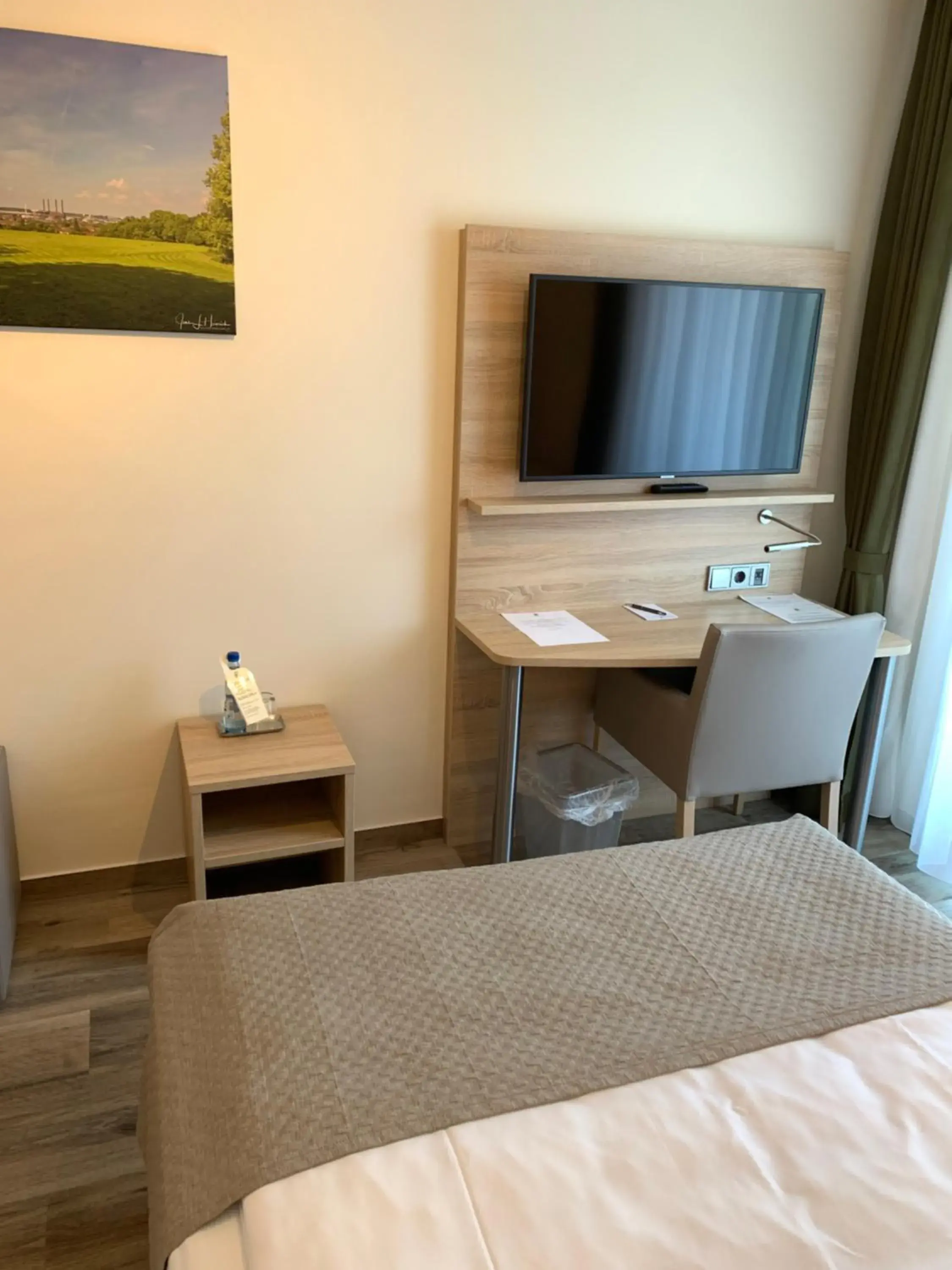 TV and multimedia, Bed in Hotel Fallersleber Spieker TV and multimedia, Bed in Hotel Fallersleber Spieker