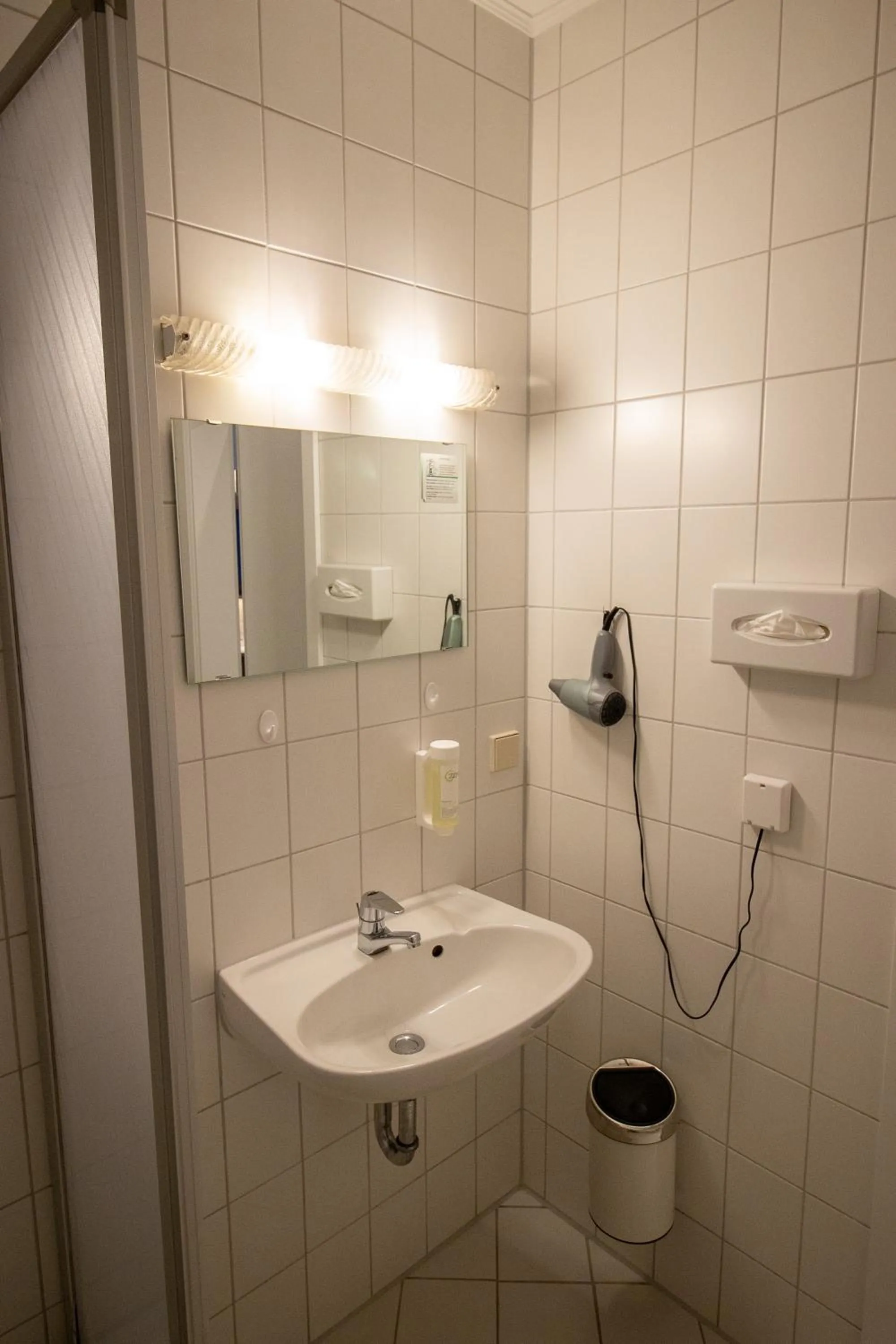 Bathroom in Hotel Fallersleber Spieker