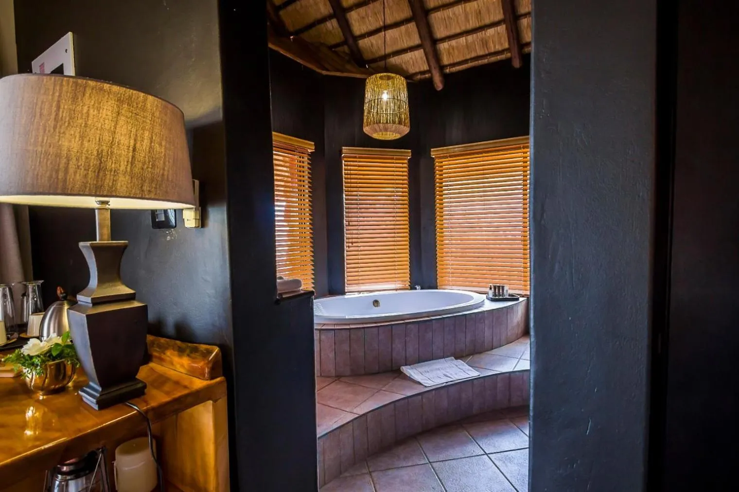 Bathroom, Bed in Mpeti Lodge