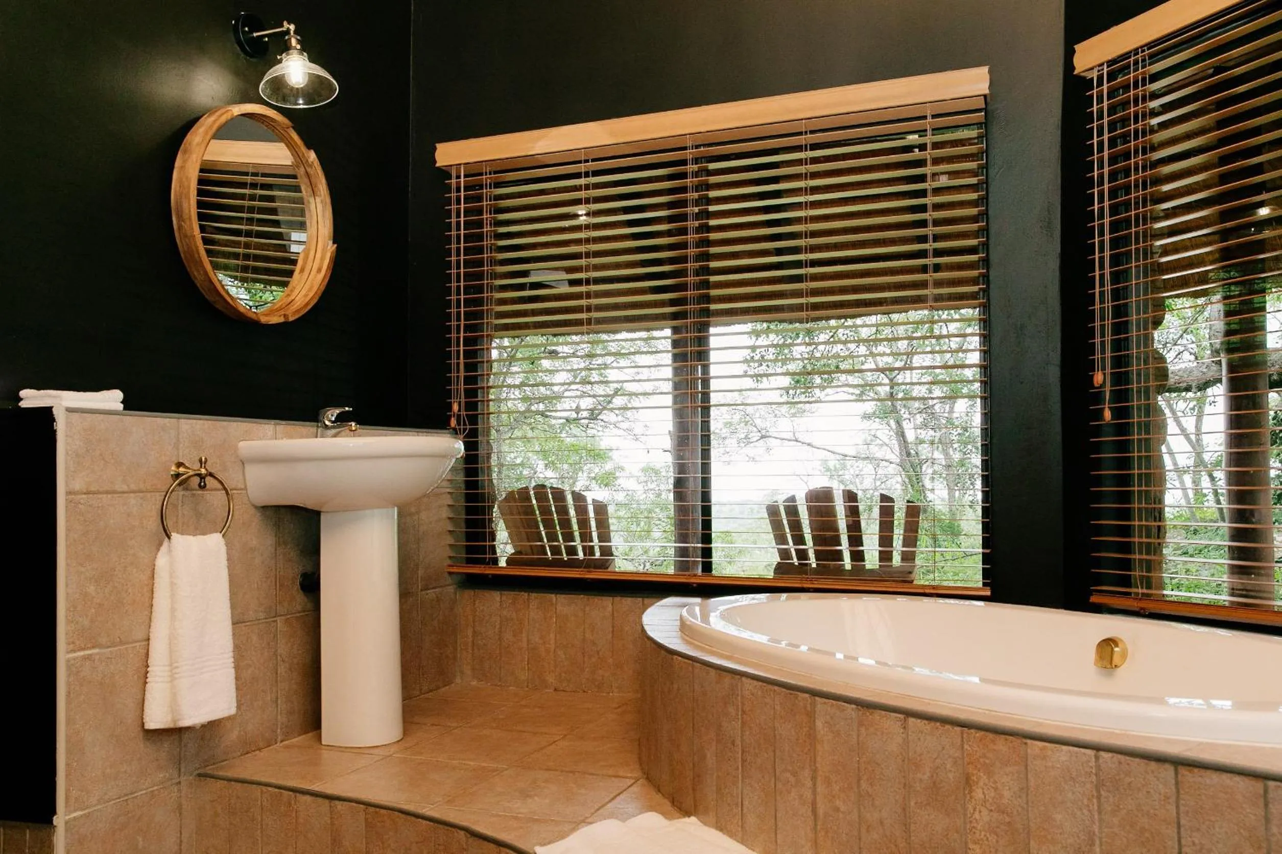 Bathroom in Mpeti Lodge