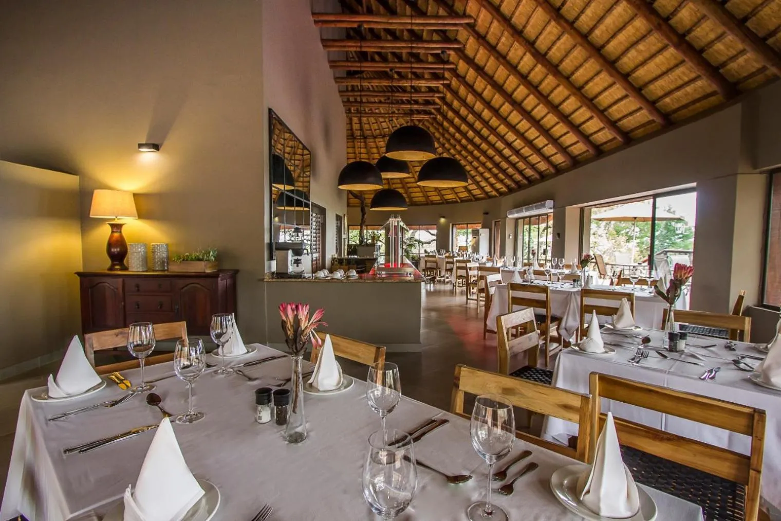 Restaurant/places to eat in Mpeti Lodge