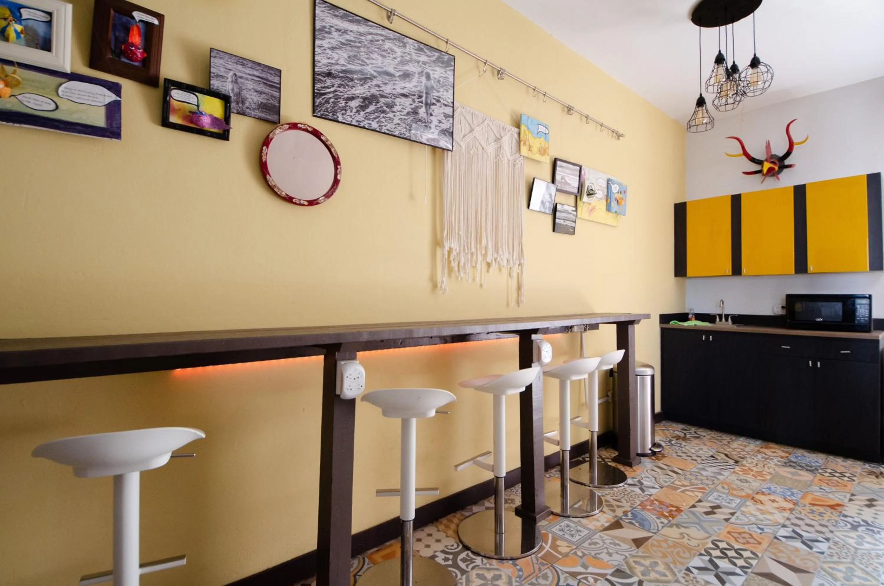 Communal kitchen in Rincon Plaza Hotel