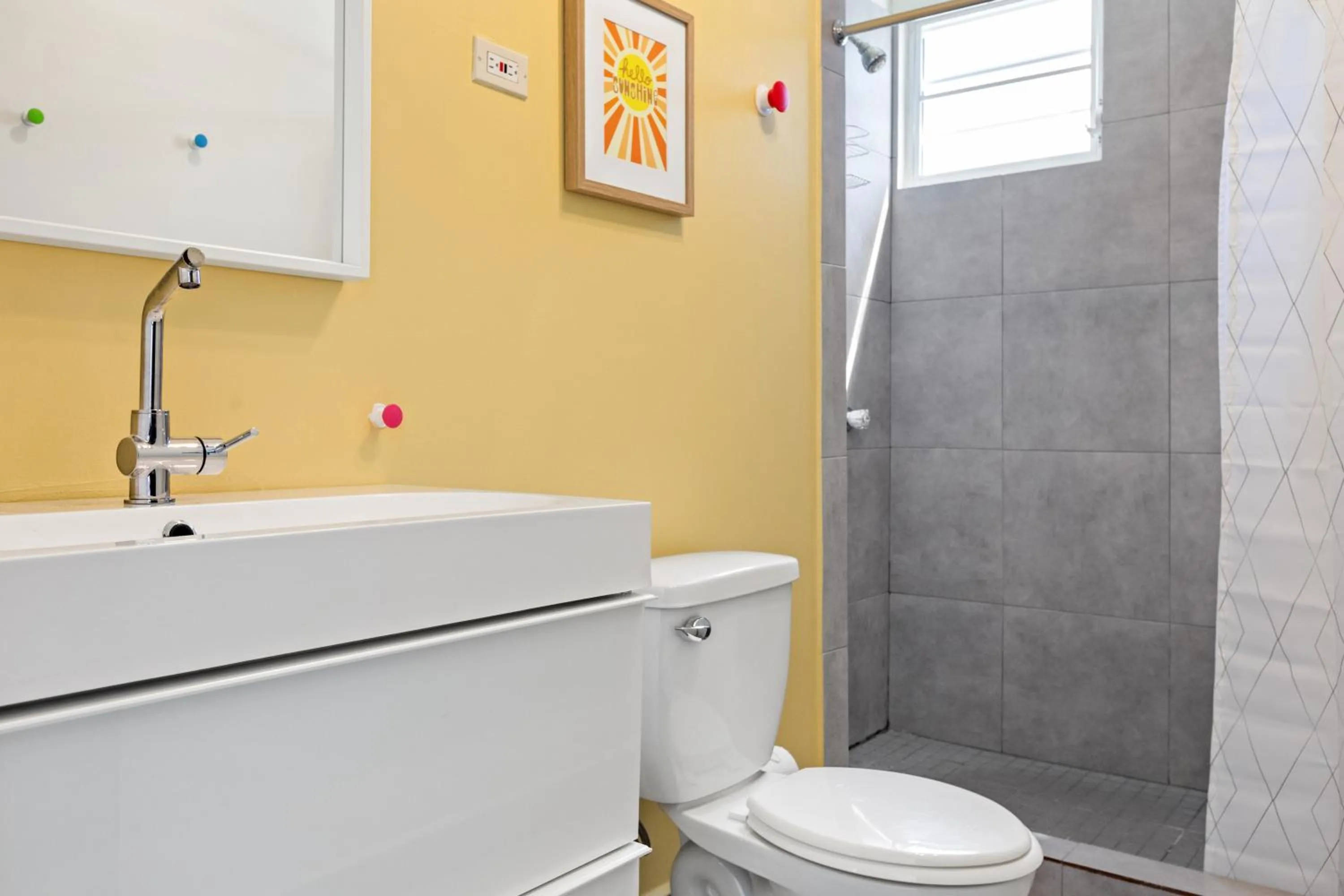 Bathroom in Rincon Plaza Hotel