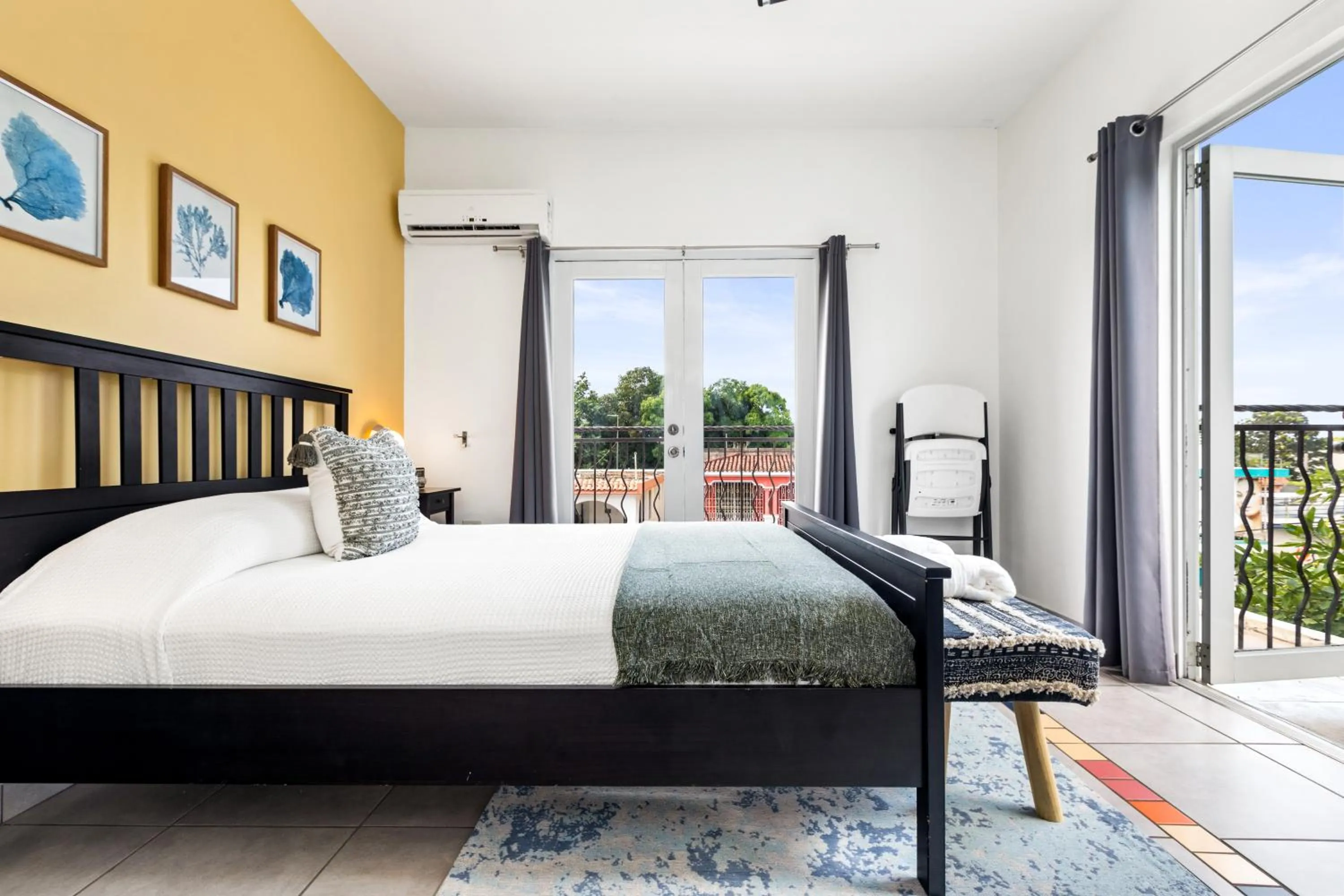 View (from property/room), Bed in Rincon Plaza Hotel