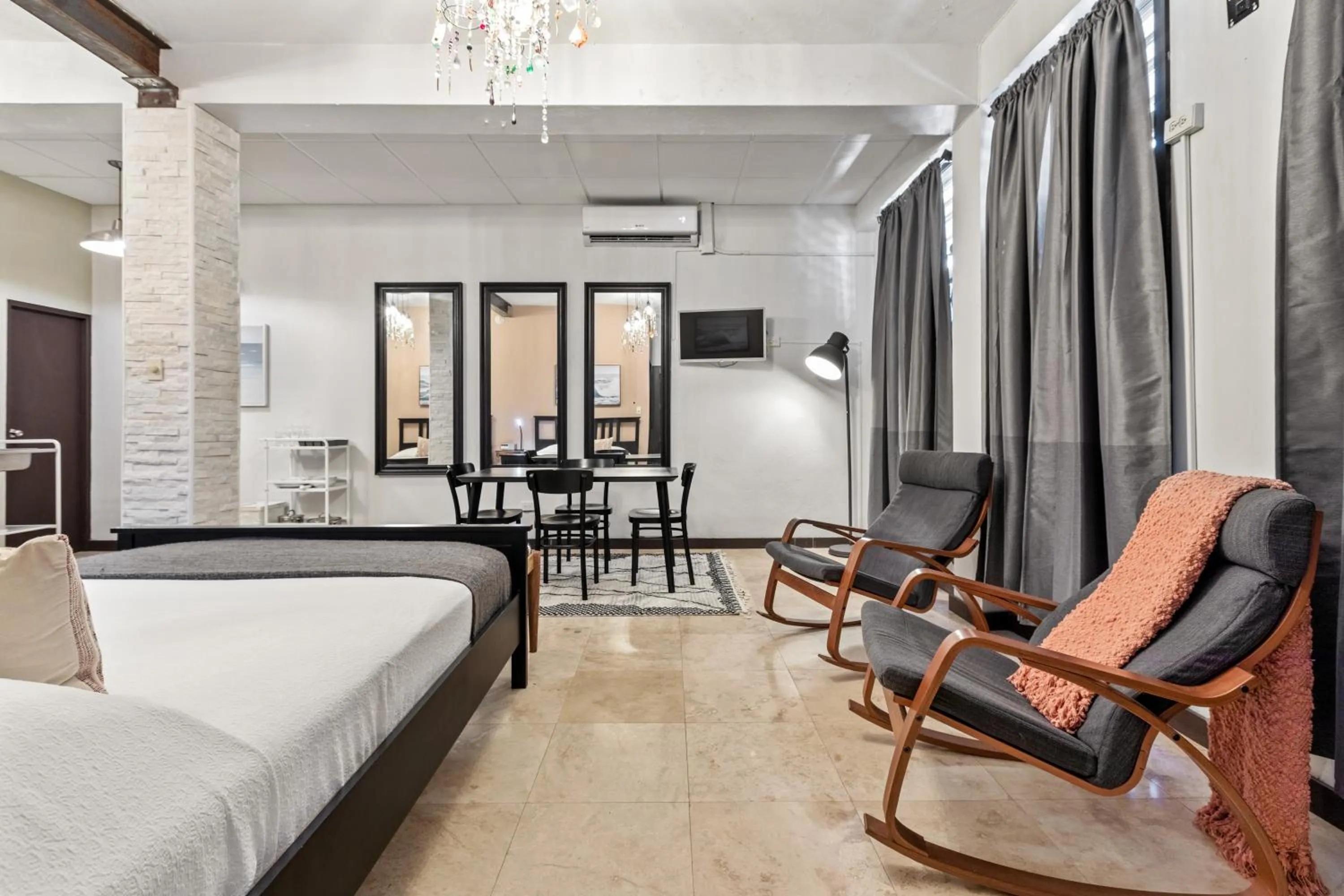 Bedroom, Bed in Rincon Plaza Hotel