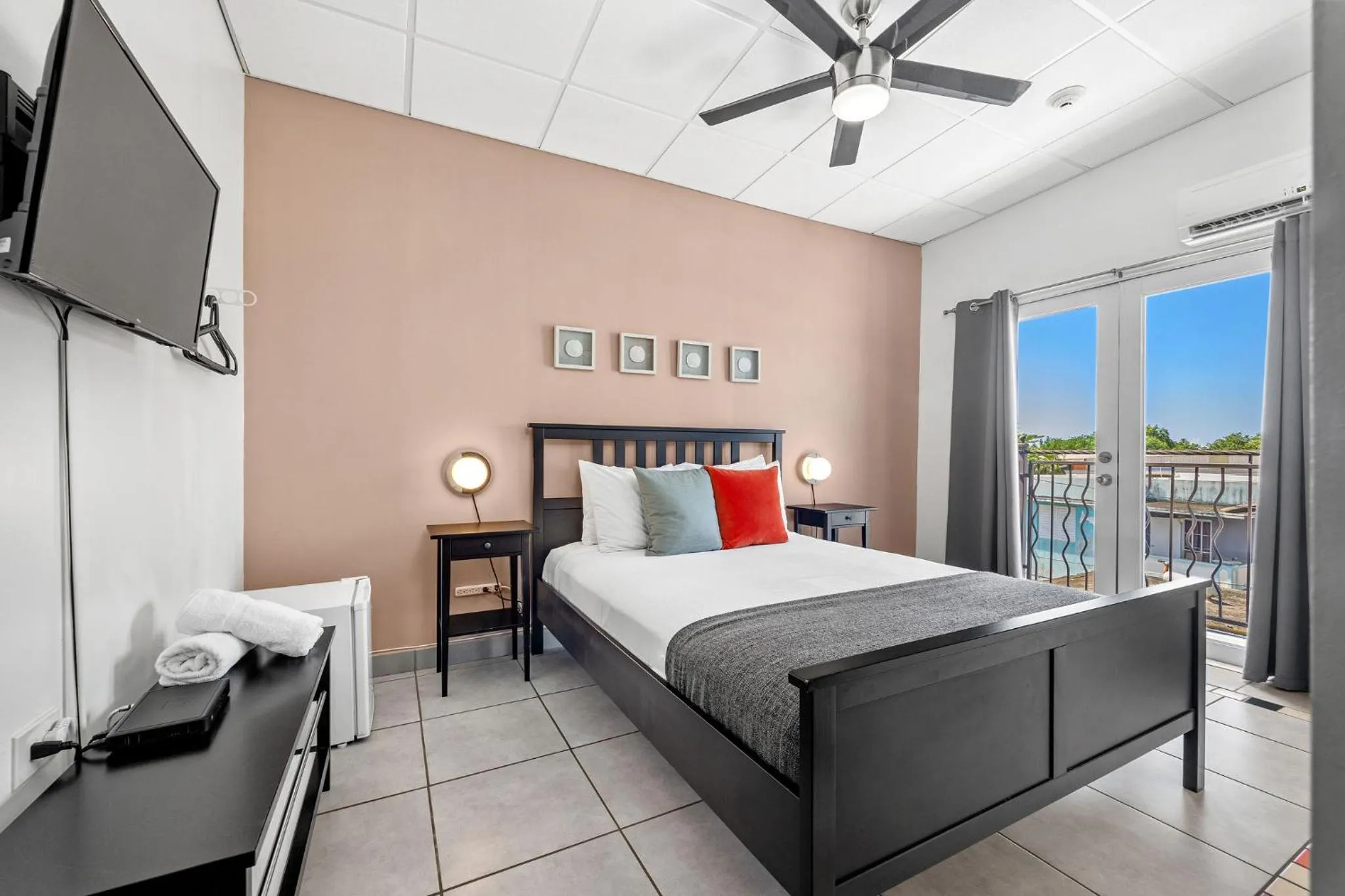 Bed in Rincon Plaza Hotel