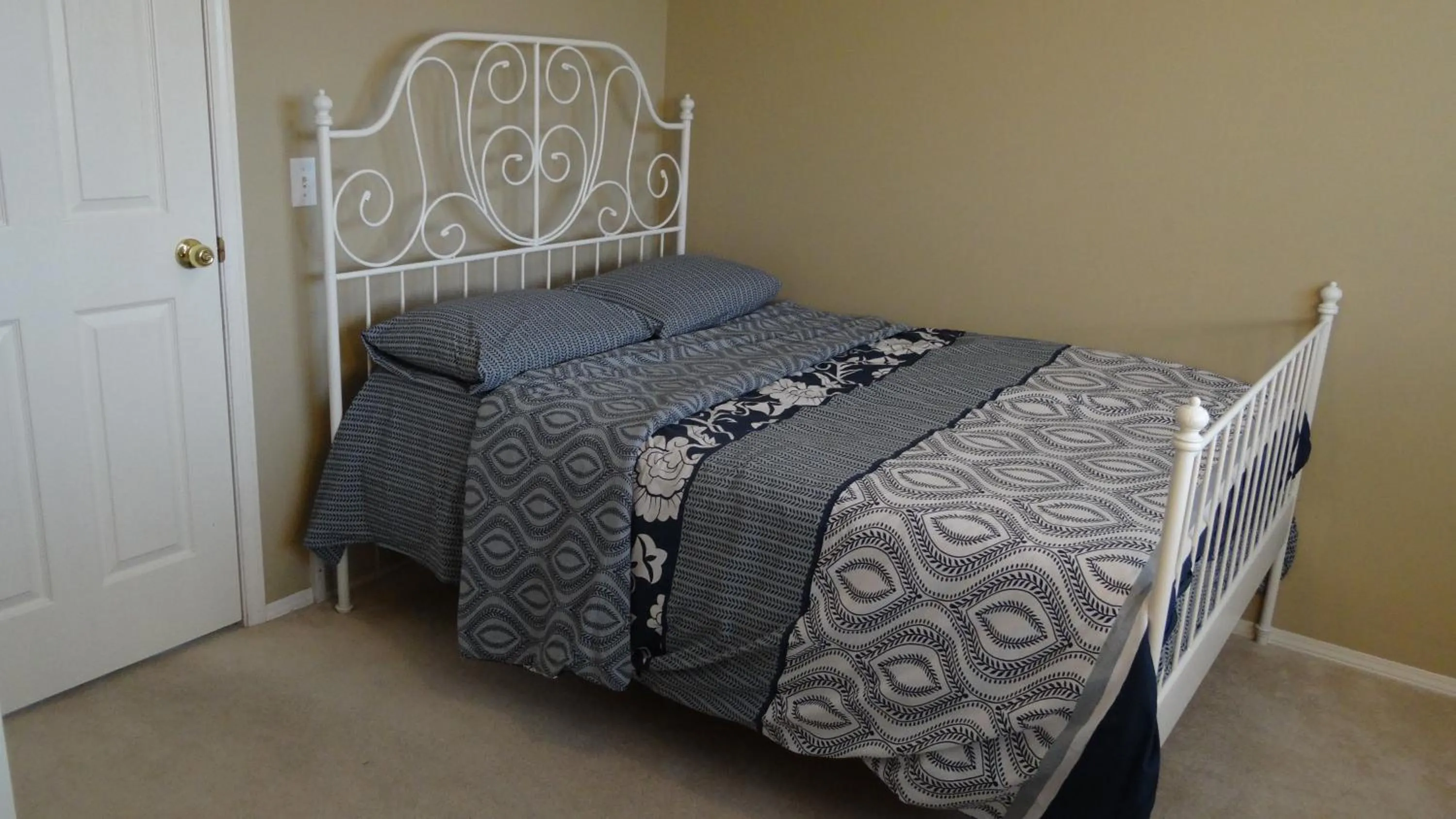 Bed in Brother Li Homestay