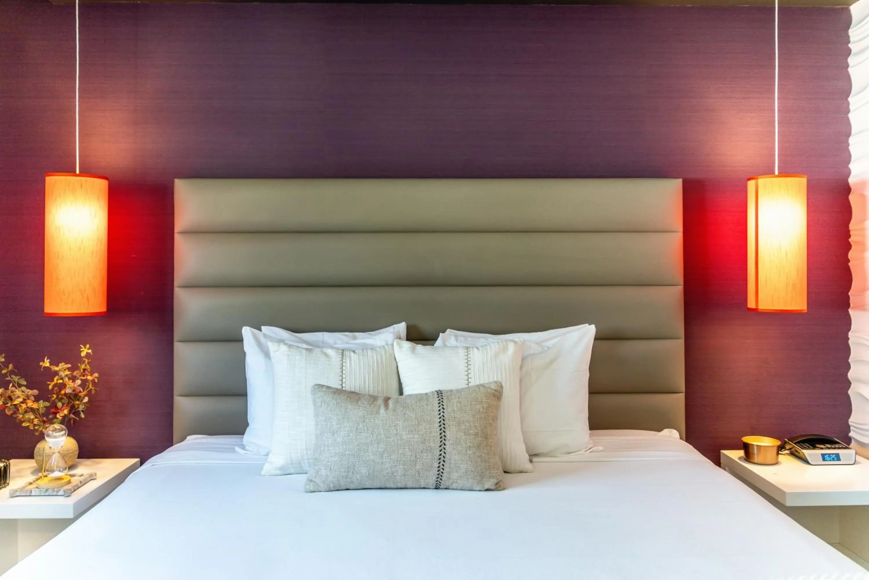 Bed in Lexen Hotel - Hollywood Walk of Fame-Universal Studios