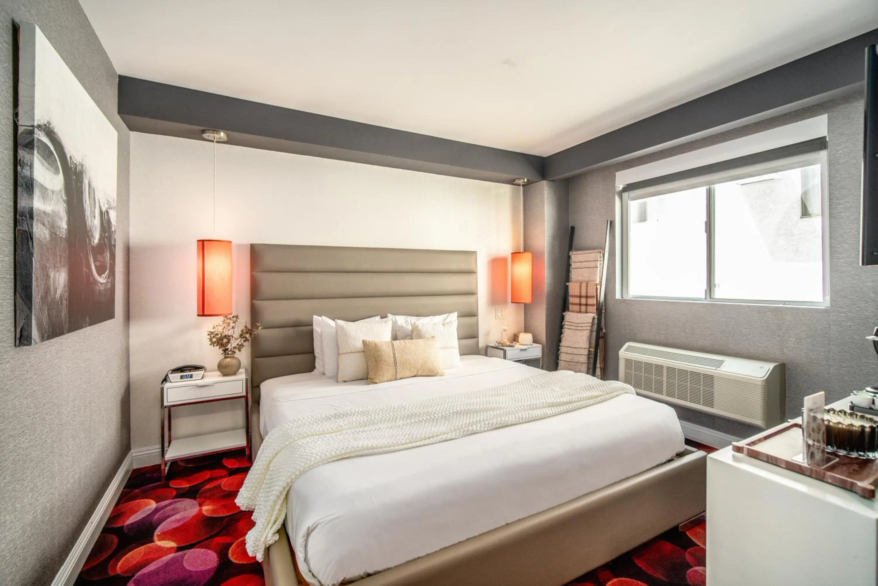 Bed in Lexen Hotel - Hollywood Walk of Fame-Universal Studios