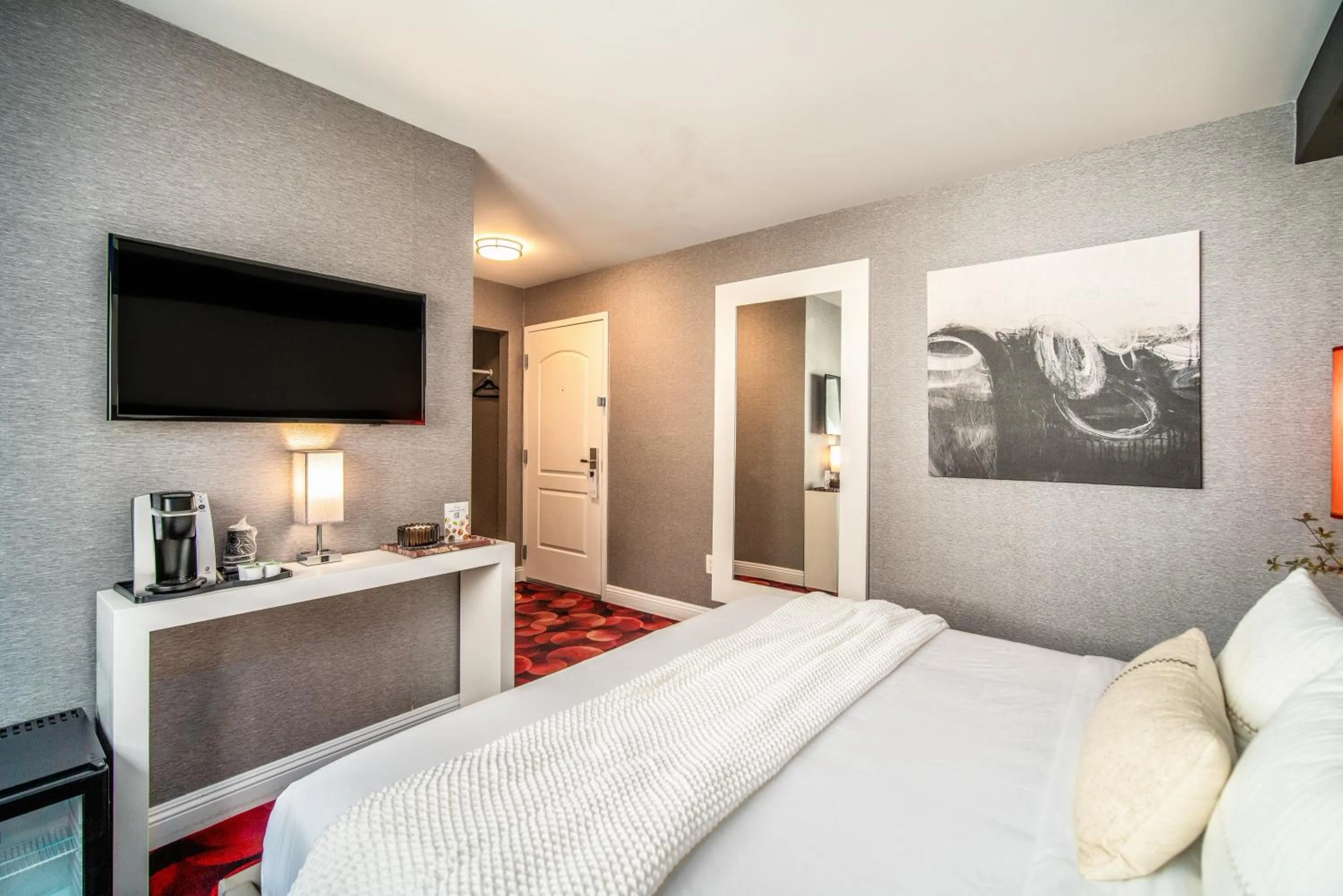 Bed in Lexen Hotel - Hollywood Walk of Fame-Universal Studios