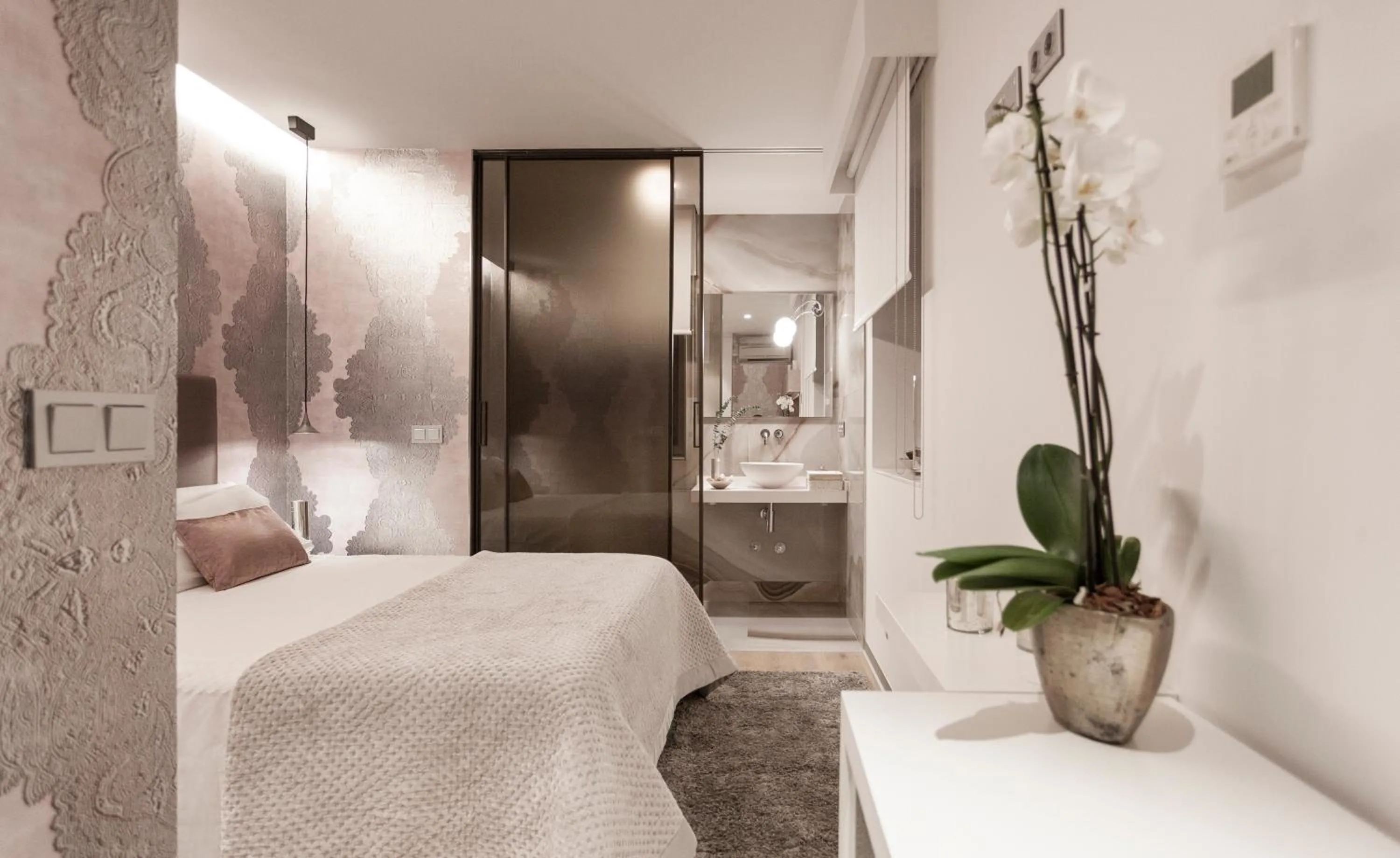 Photo of the whole room, Bed in Villa Birdie Boutique - Adults Only