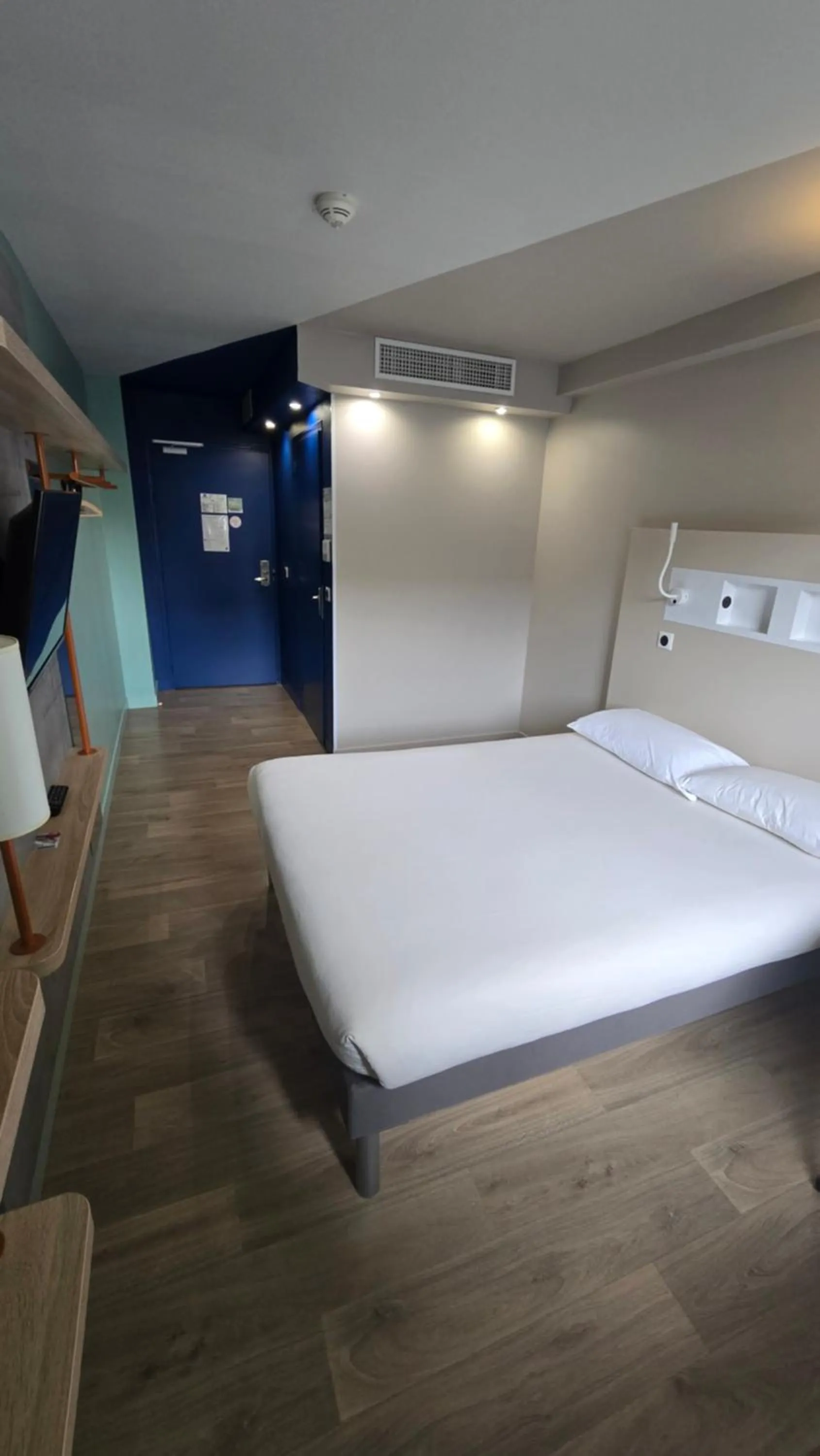 Bed in ibis budget Goussainville Charles de Gaulle