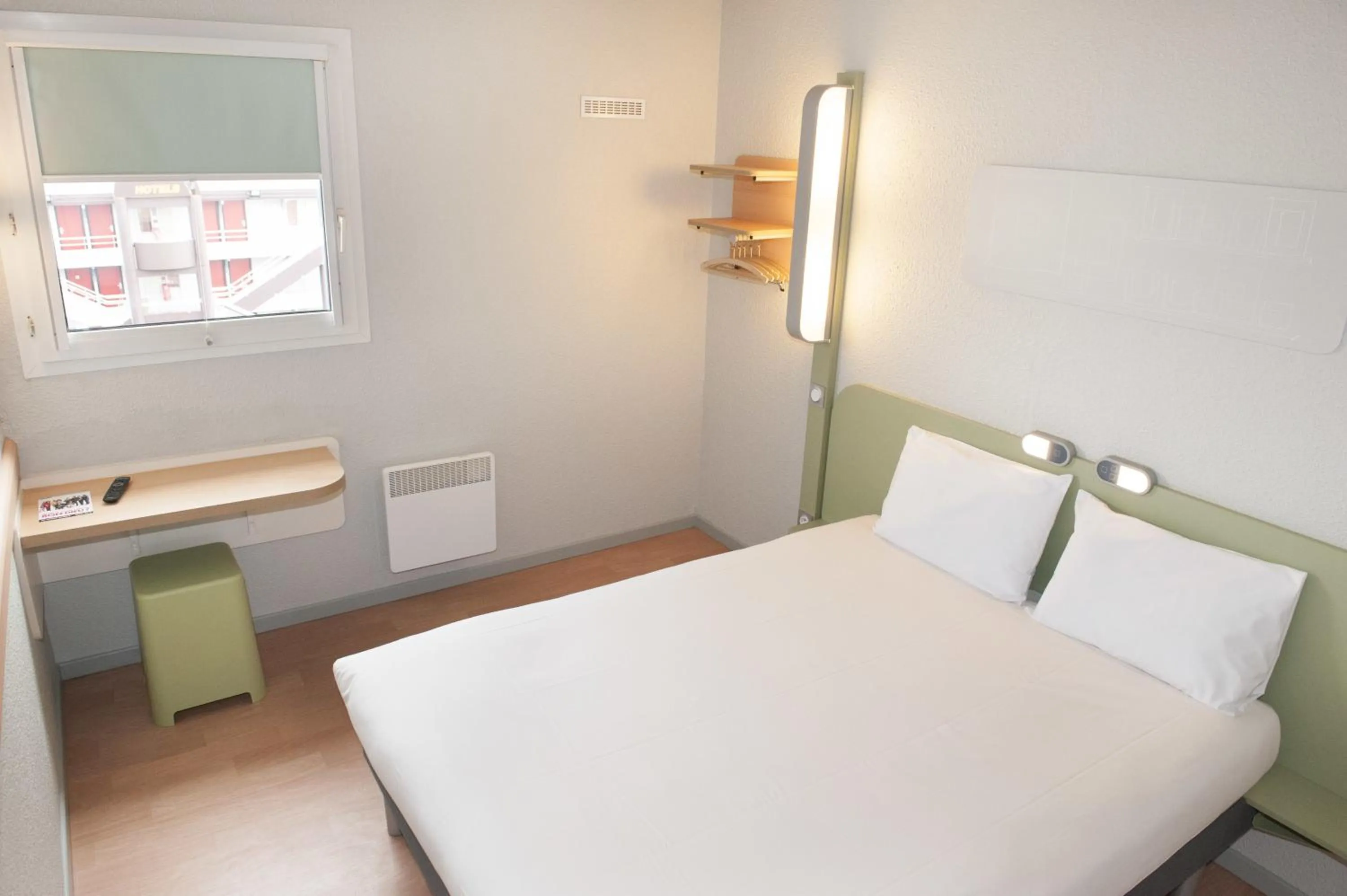 Photo of the whole room, Bed in ibis budget Goussainville Charles de Gaulle