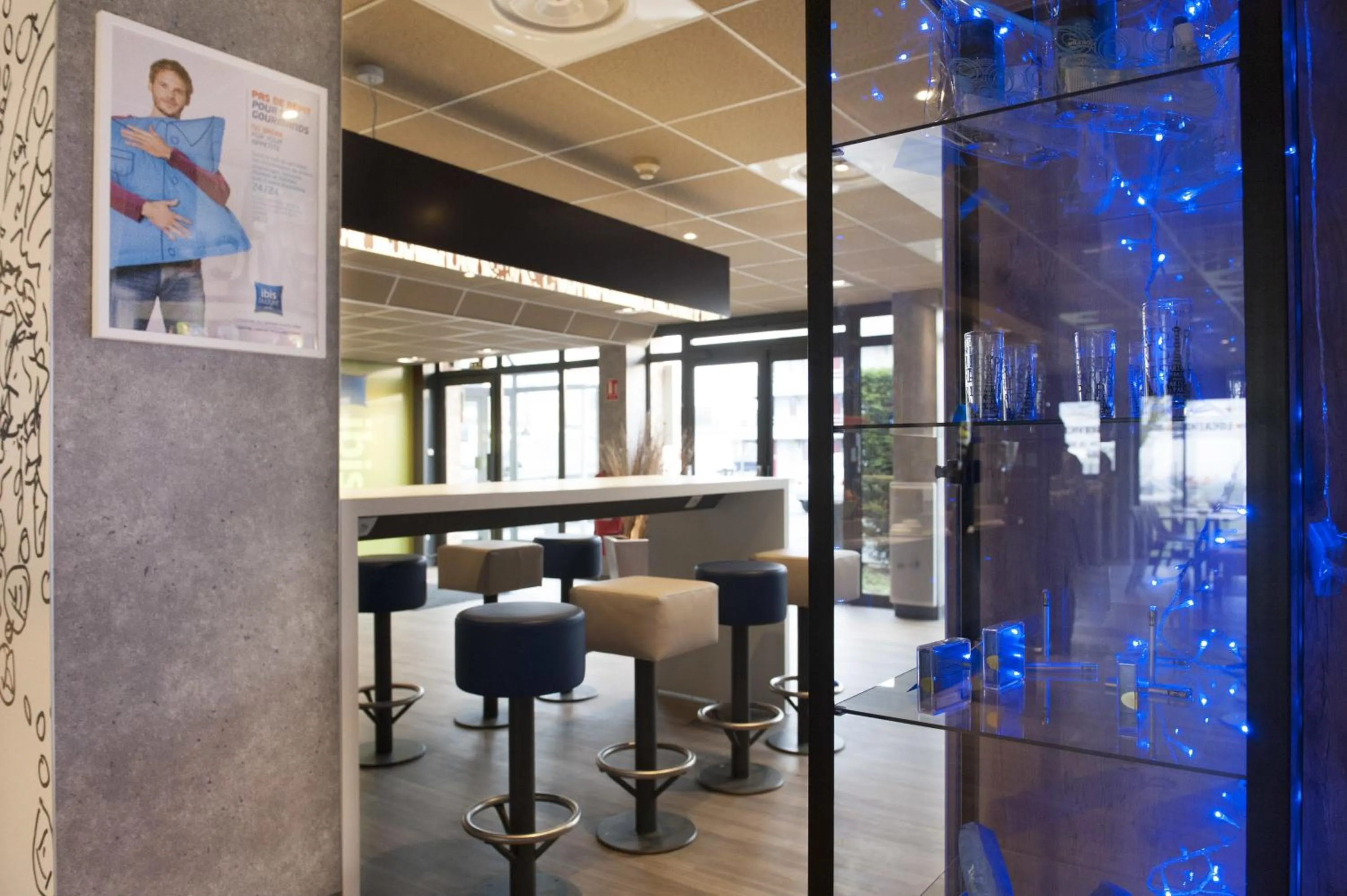 Lounge or bar in ibis budget Goussainville Charles de Gaulle