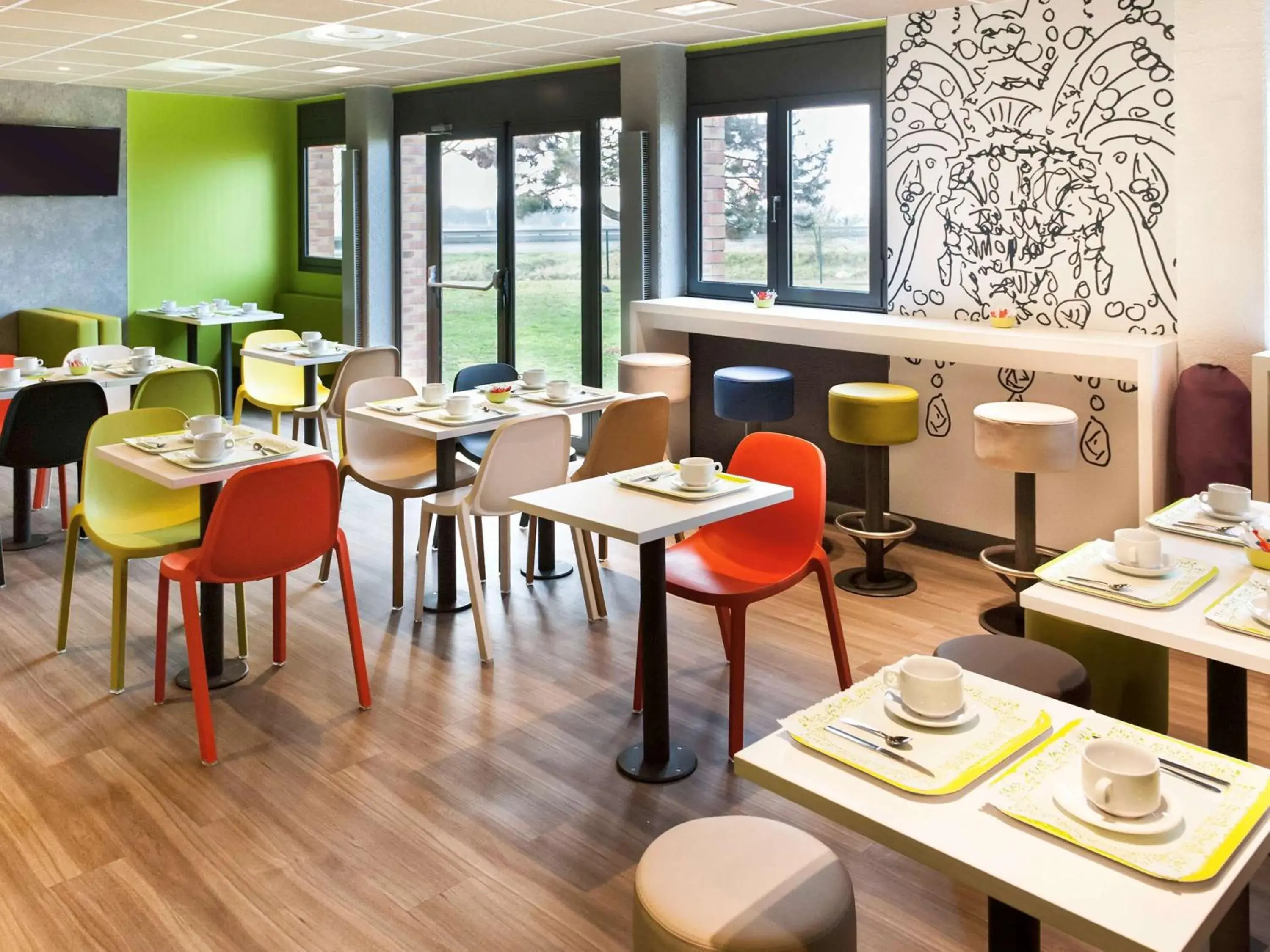 Property building, Restaurant/Places to Eat in ibis budget Goussainville Charles de Gaulle