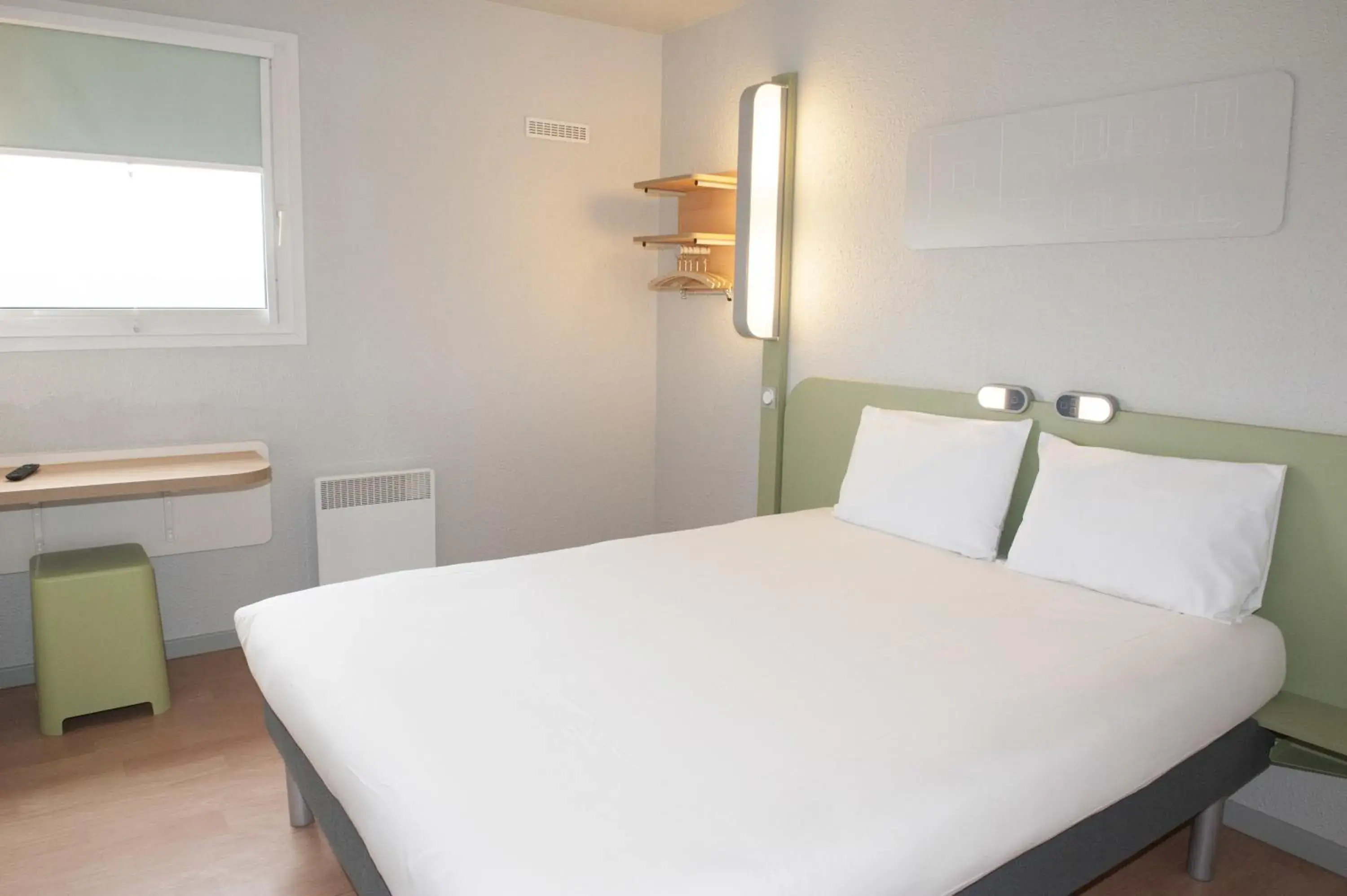 Day, Bed in ibis budget Goussainville Charles de Gaulle