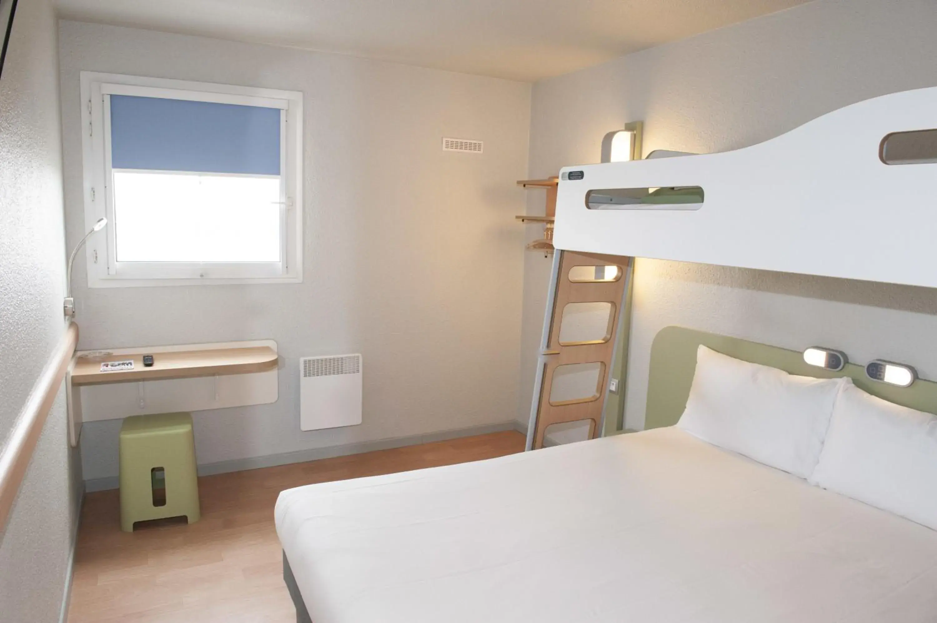 Photo of the whole room, Bed in ibis budget Goussainville Charles de Gaulle