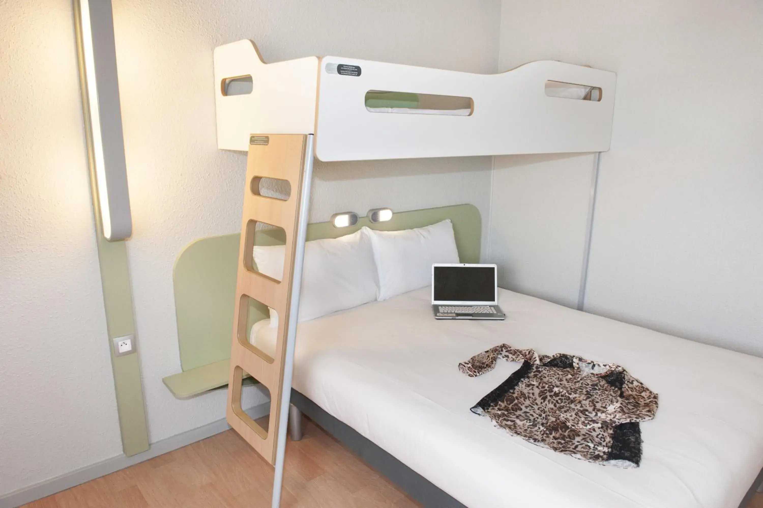 Photo of the whole room, Bed in ibis budget Goussainville Charles de Gaulle