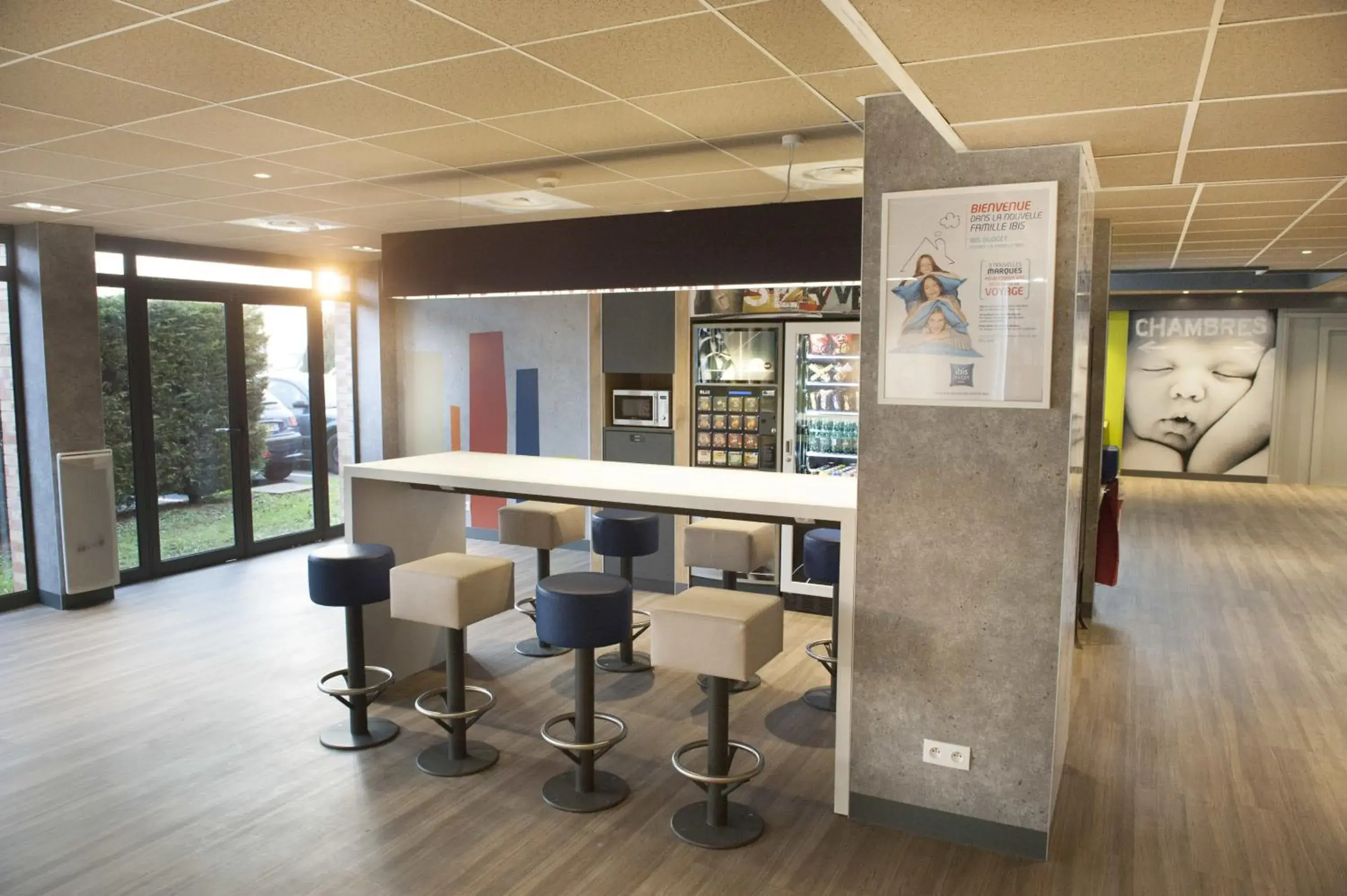 Lounge or bar, Lounge/Bar in ibis budget Goussainville Charles de Gaulle