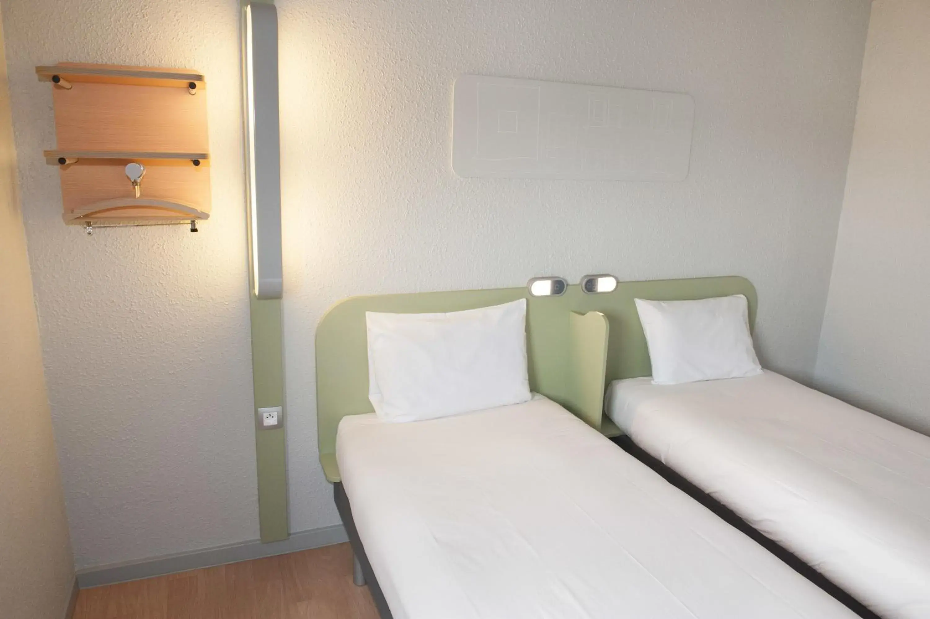 Photo of the whole room, Bed in ibis budget Goussainville Charles de Gaulle