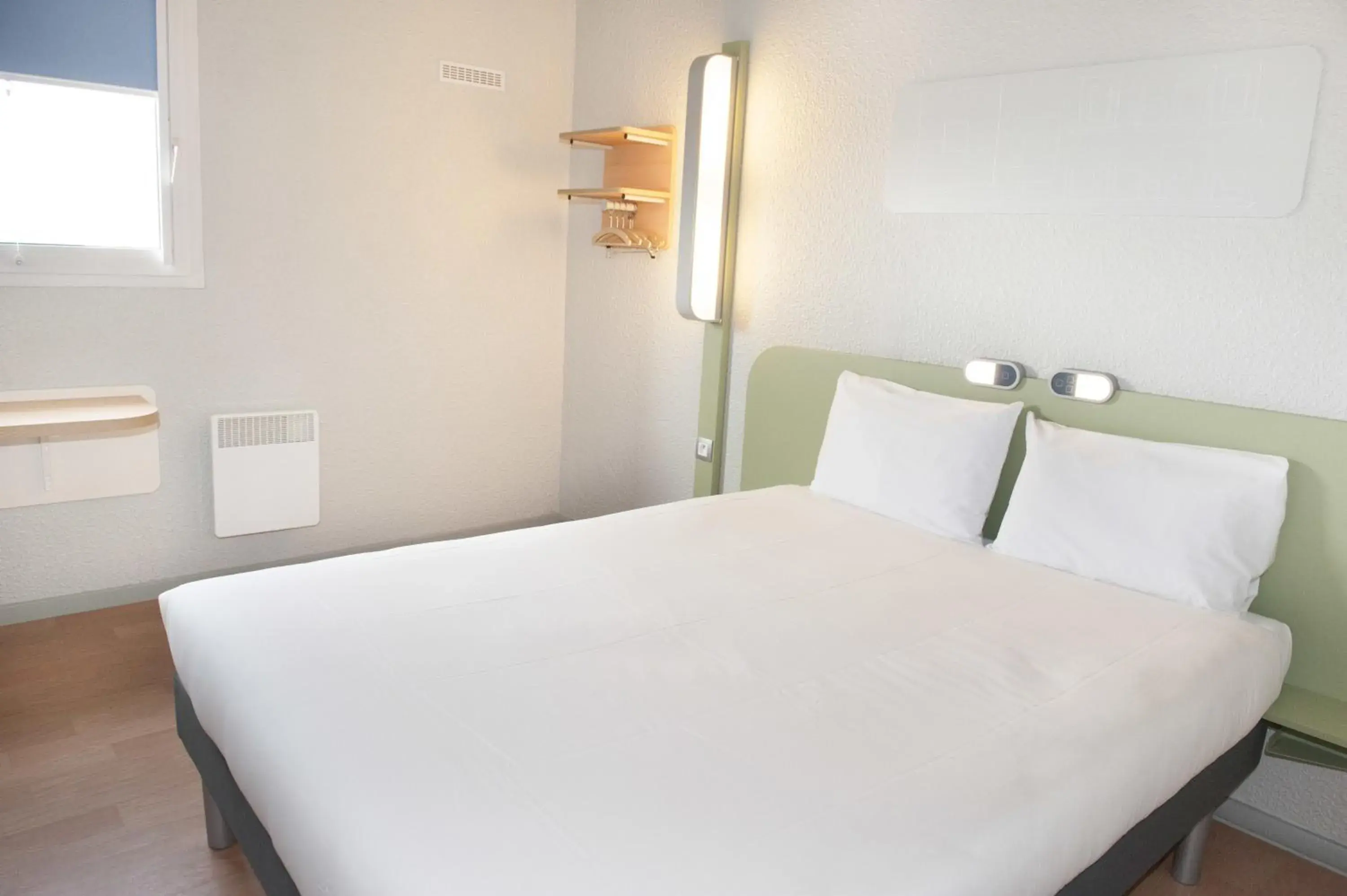 Photo of the whole room, Bed in ibis budget Goussainville Charles de Gaulle