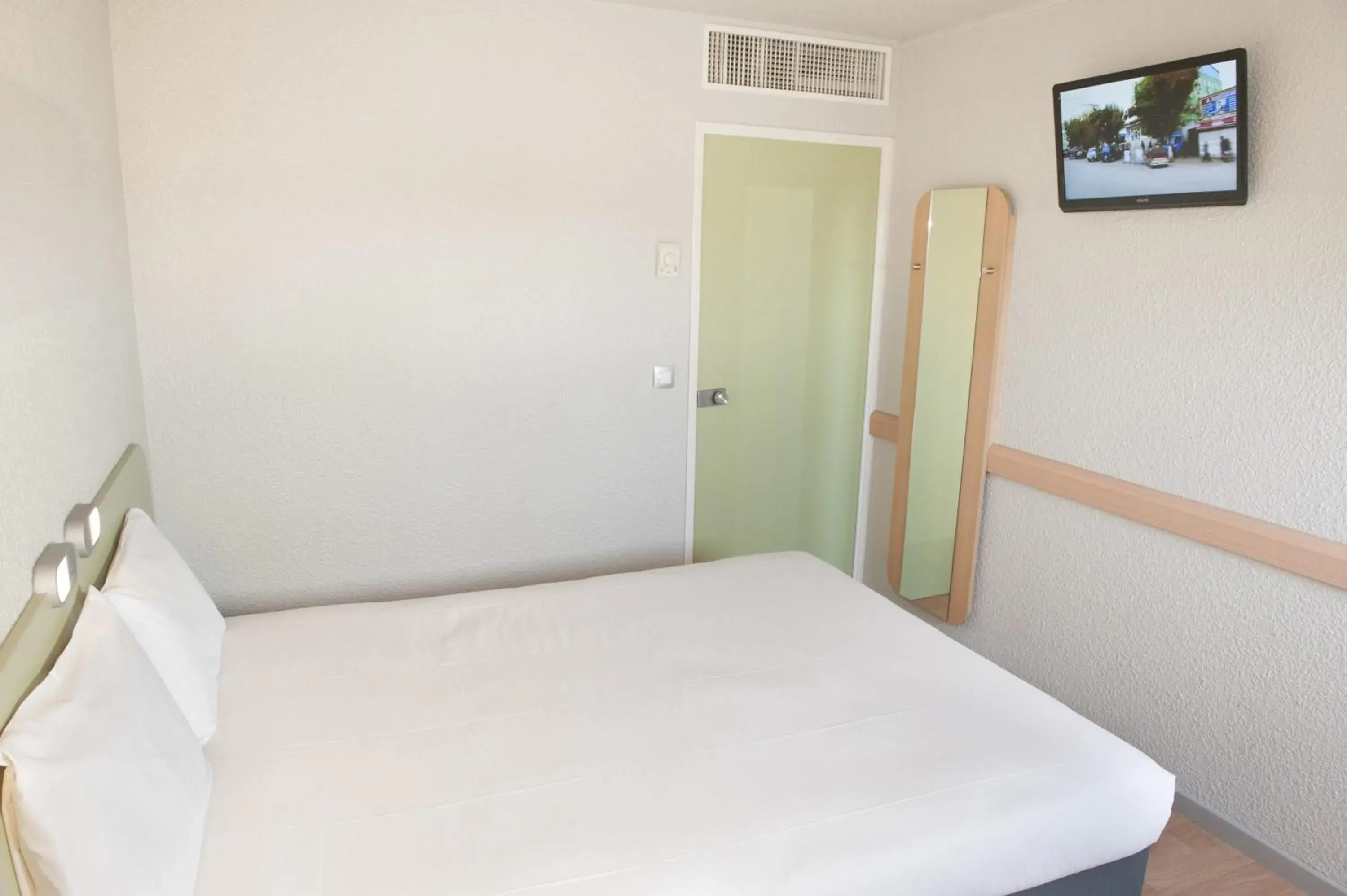 TV and multimedia, Bed in ibis budget Goussainville Charles de Gaulle